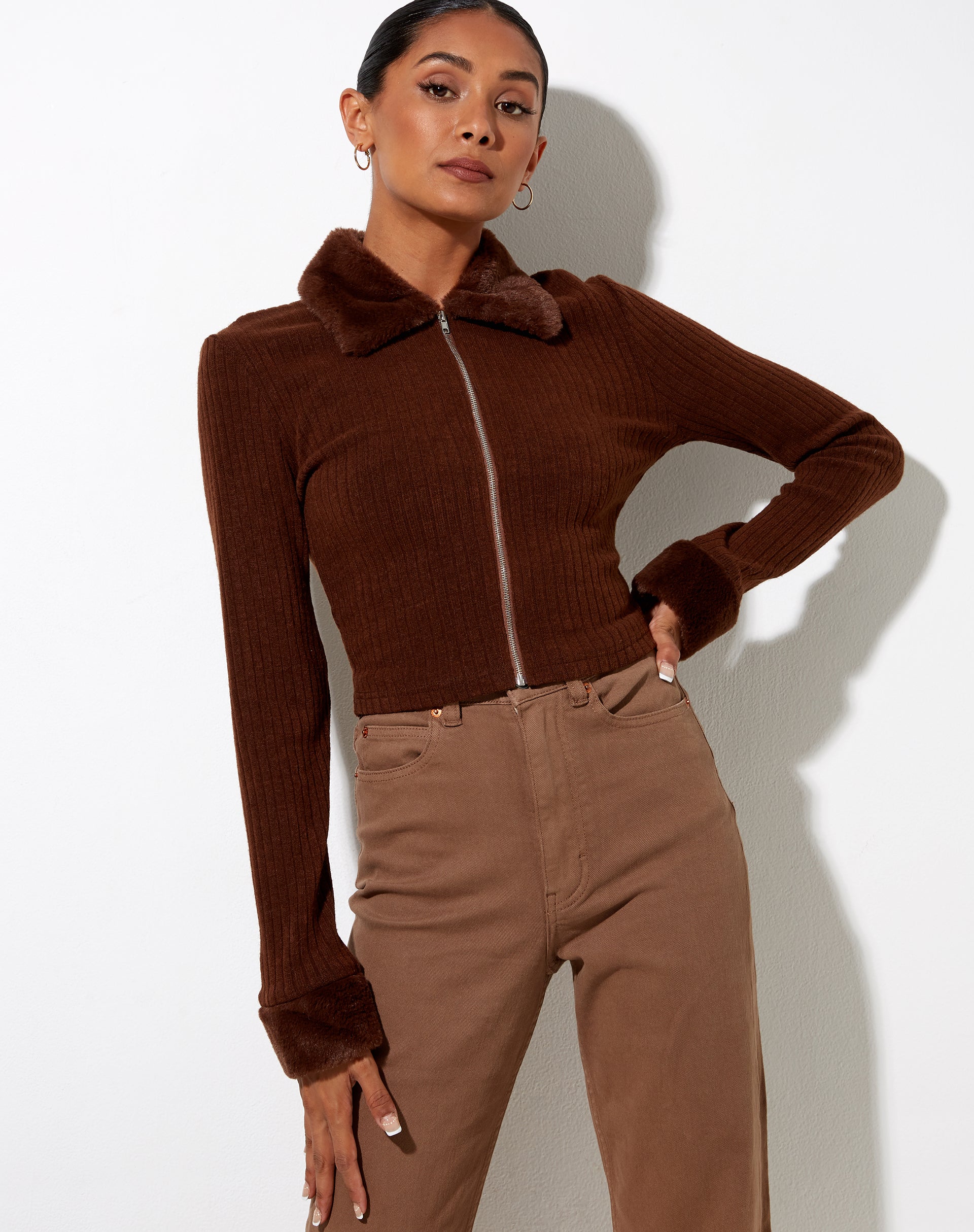 Loria Cardi in Chocolate - Image 4