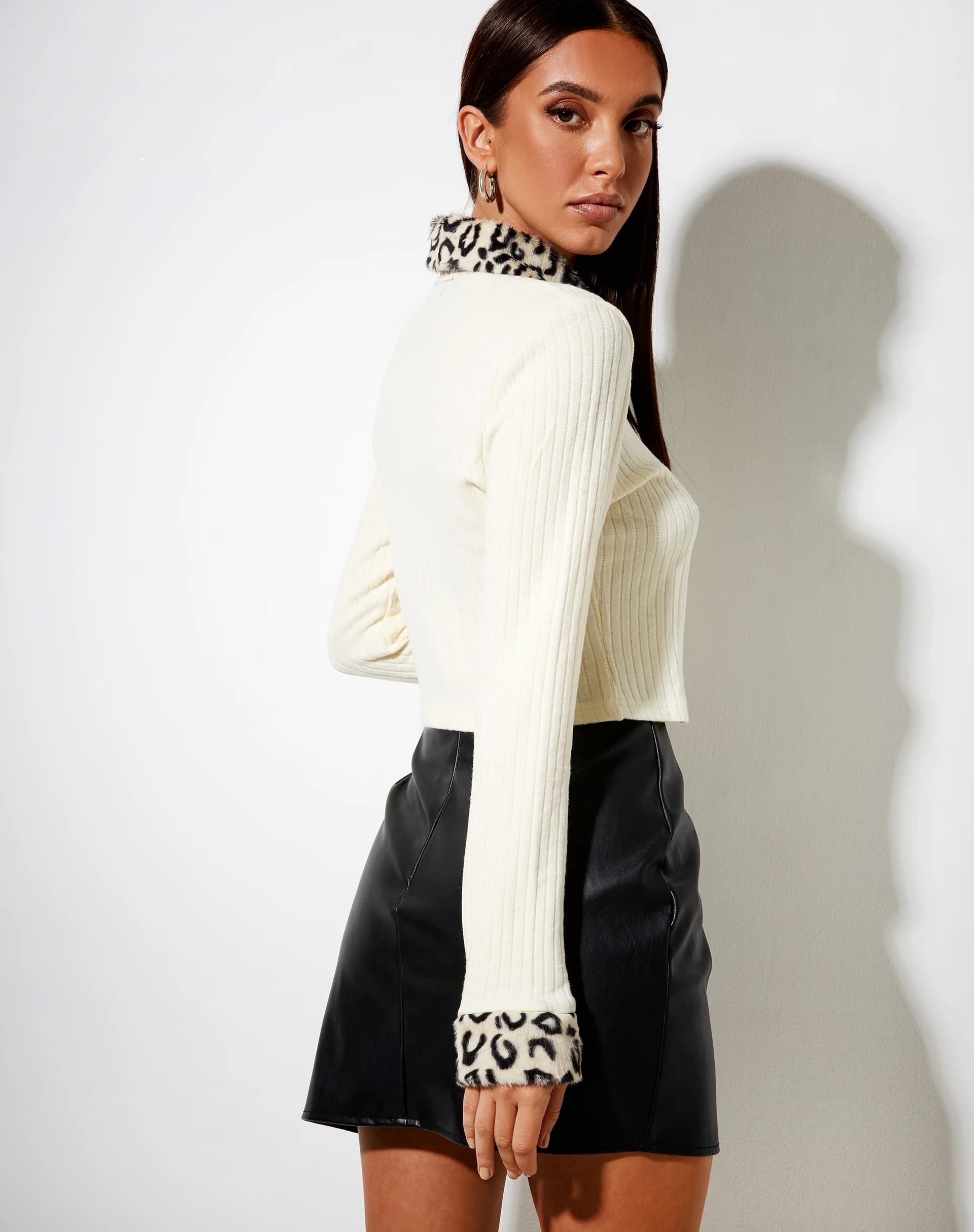 Loria Cardi in Rib Ivory with Beige Animal - Image 4
