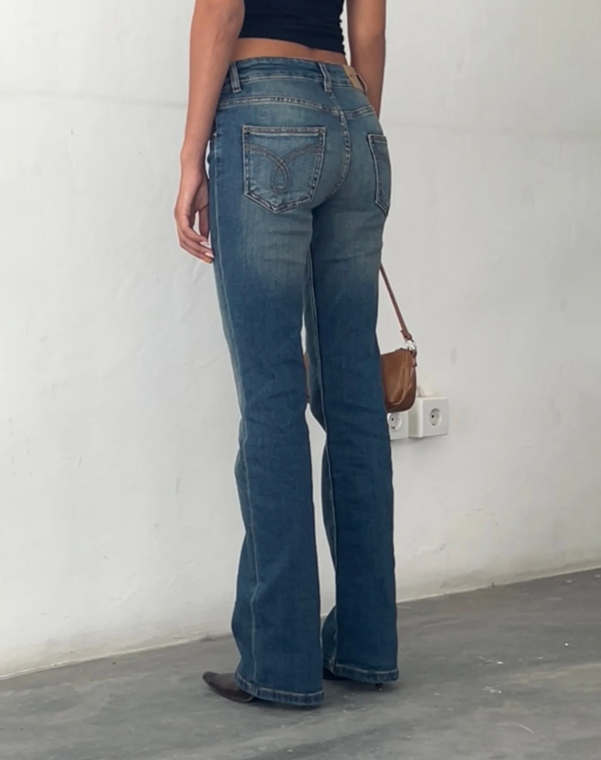 Low Rise Bootleg Jeans in Mid Vintage Blue - Image 3