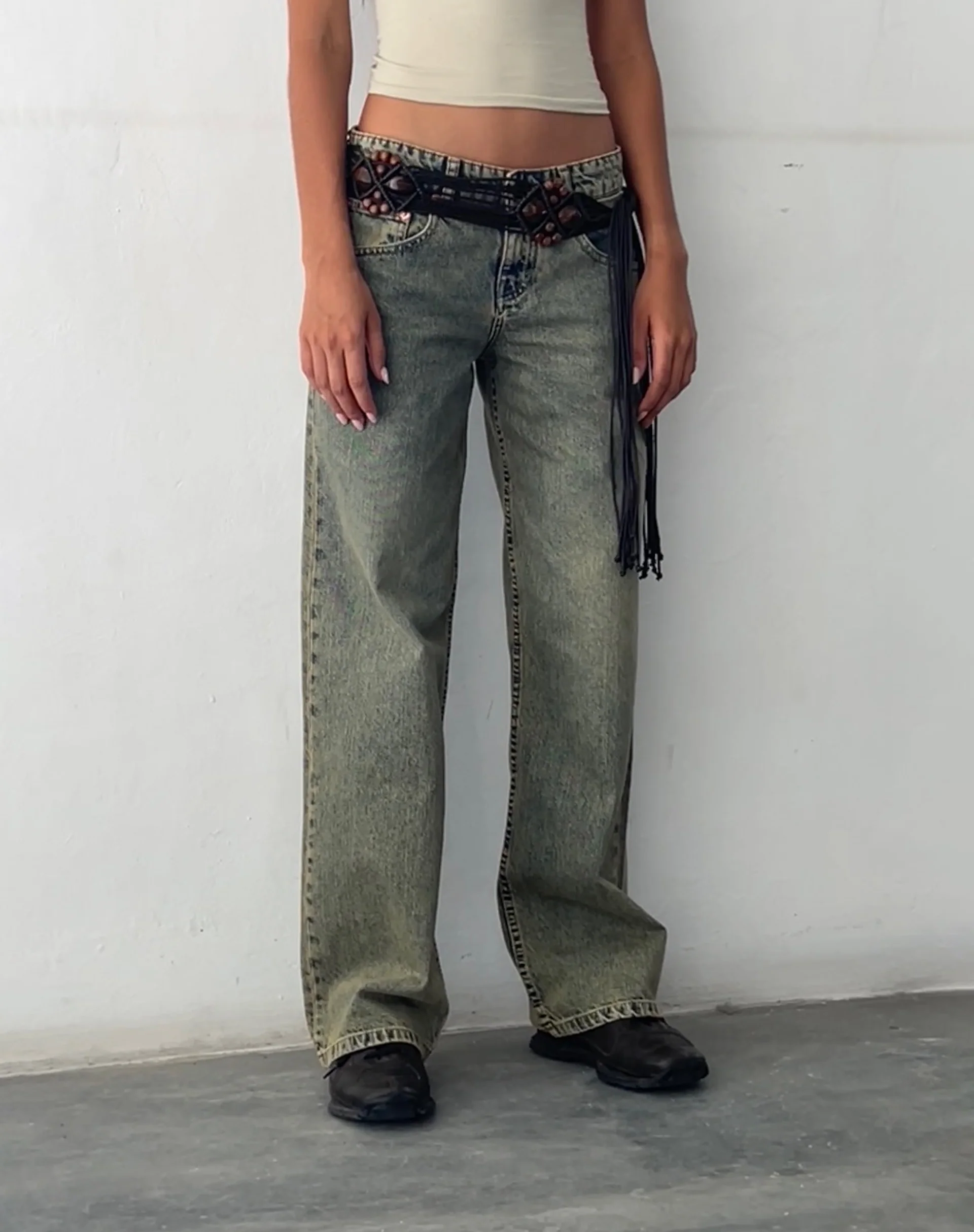 Low Rise Parallel Jeans in Sandy Blue Acid - Image 2