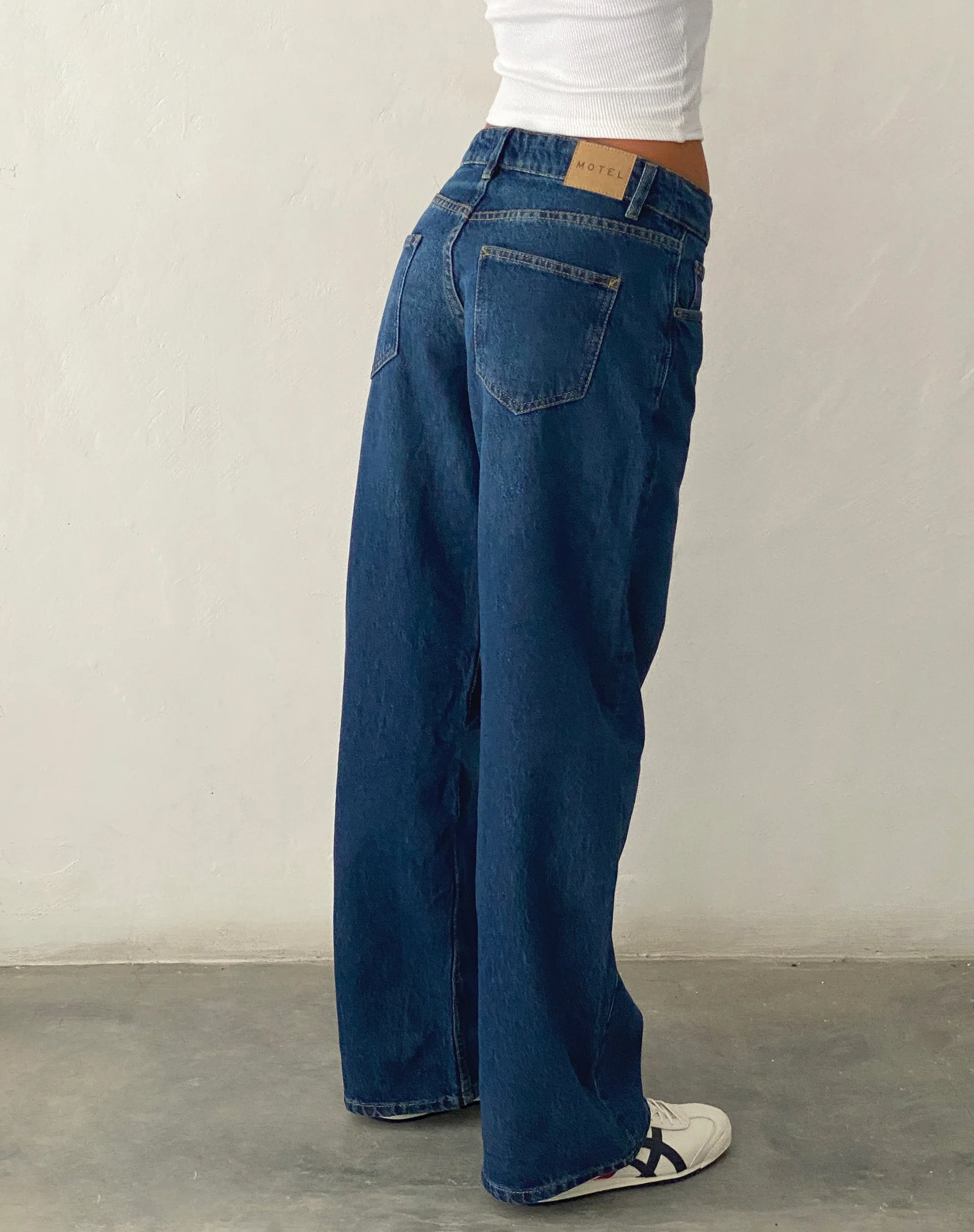 Low Rise Parallel Jeans in Mid Blue Used - Image 4
