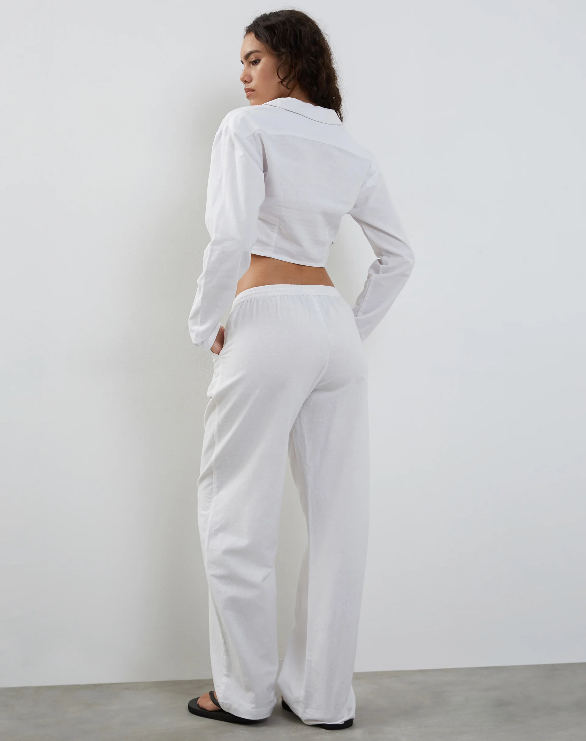 Lyse Super Cropped Shirt in White - Image 5