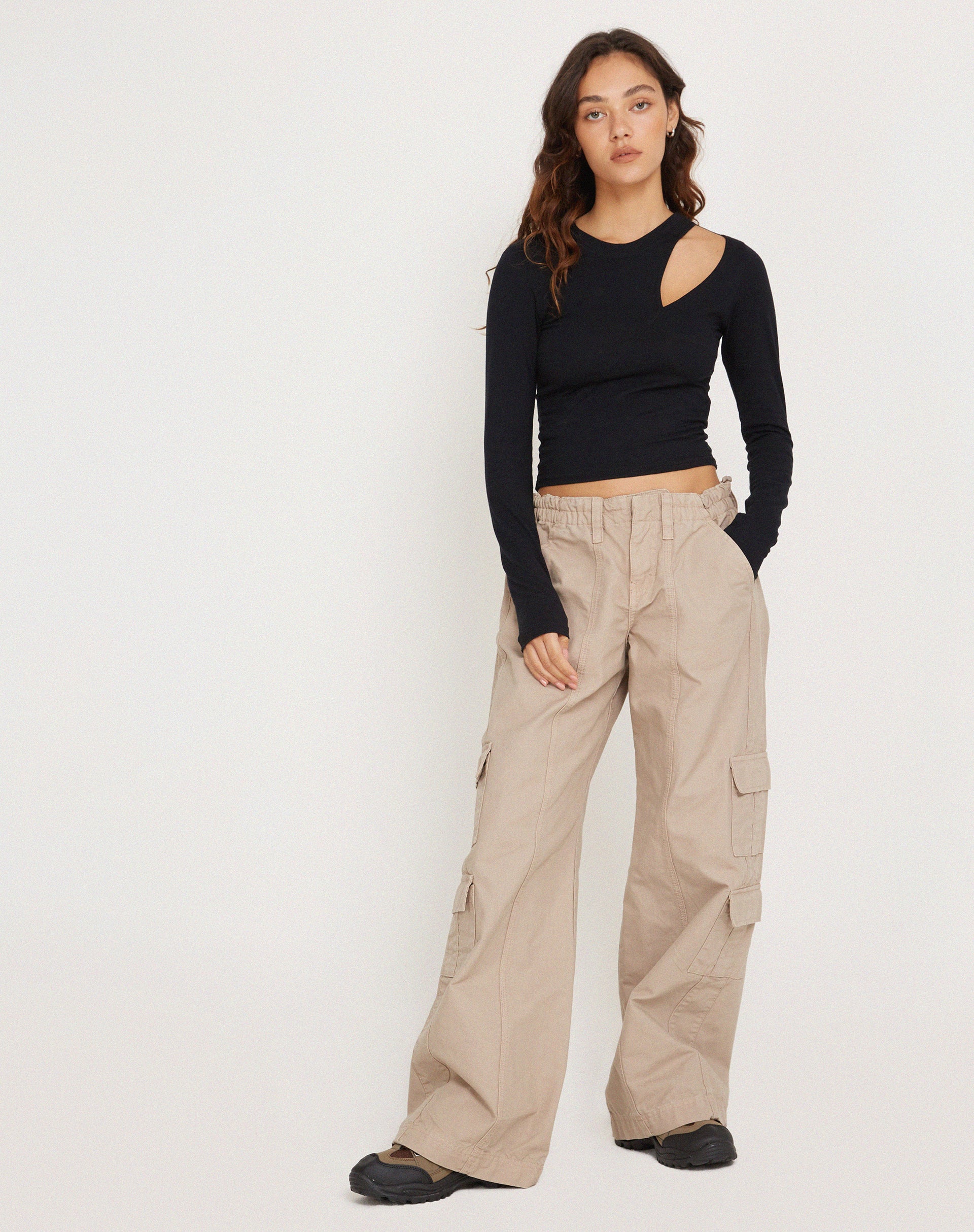 Mague Long Sleeve Crop Top in Black - Image 5