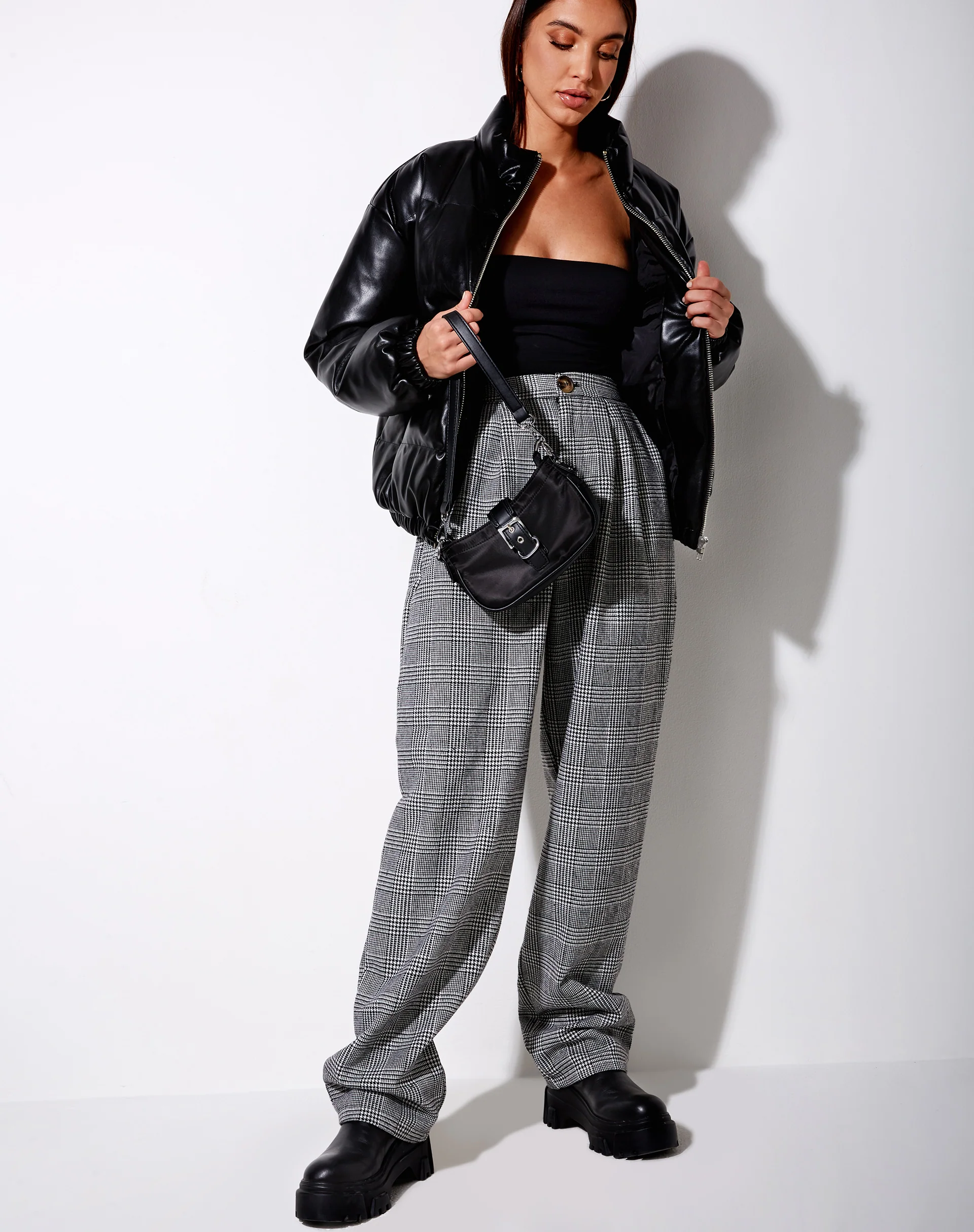 Misha Wide Leg Trouser in Houndstooth Black - Image 3