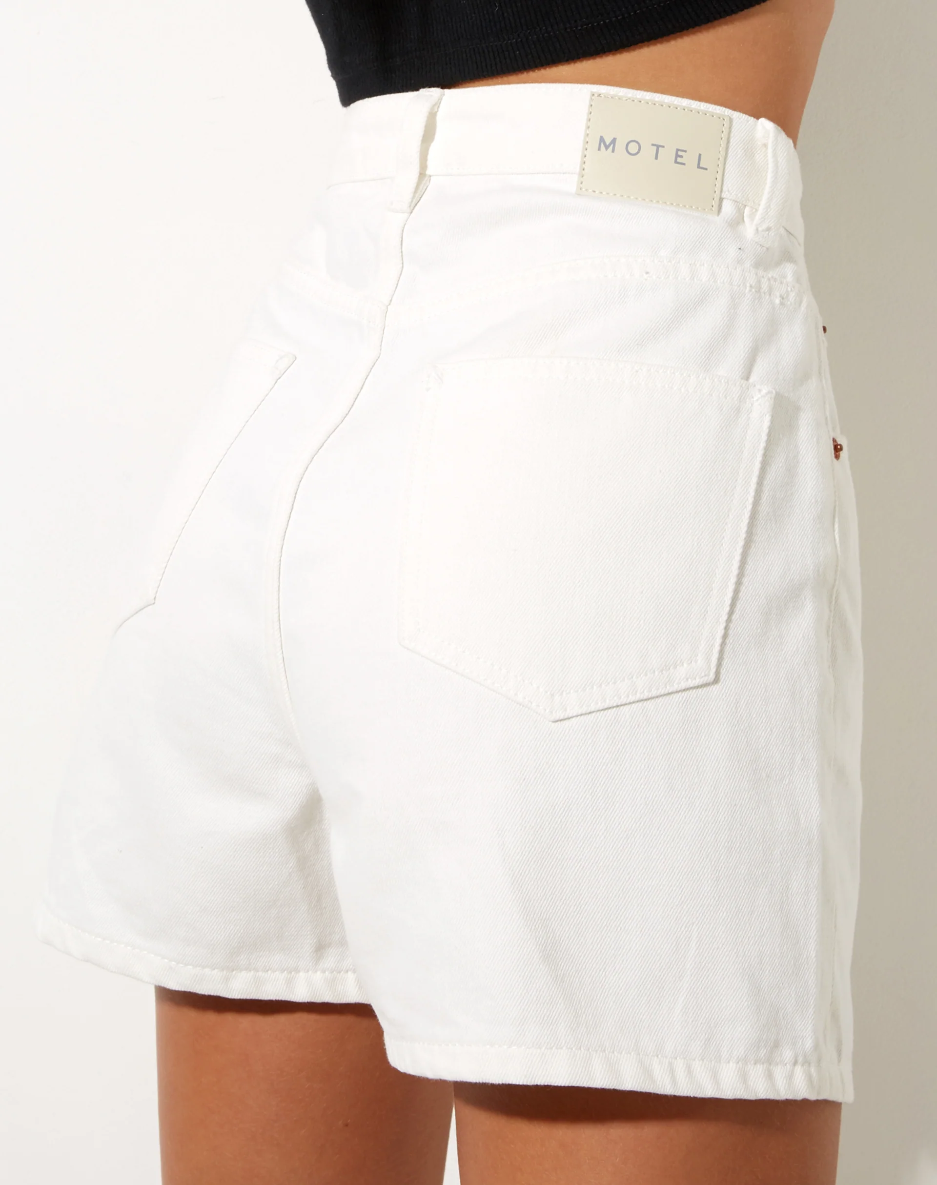 Mom Denim Short in White Wash - Image 7