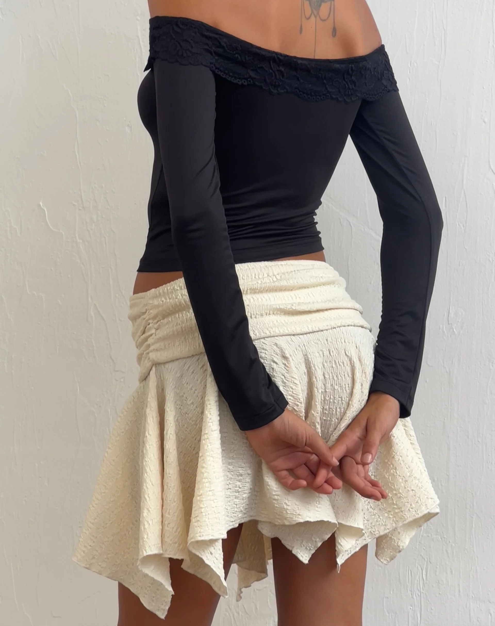 Nagita Slinky Long Sleeve Bardot Top in Black - Image 5