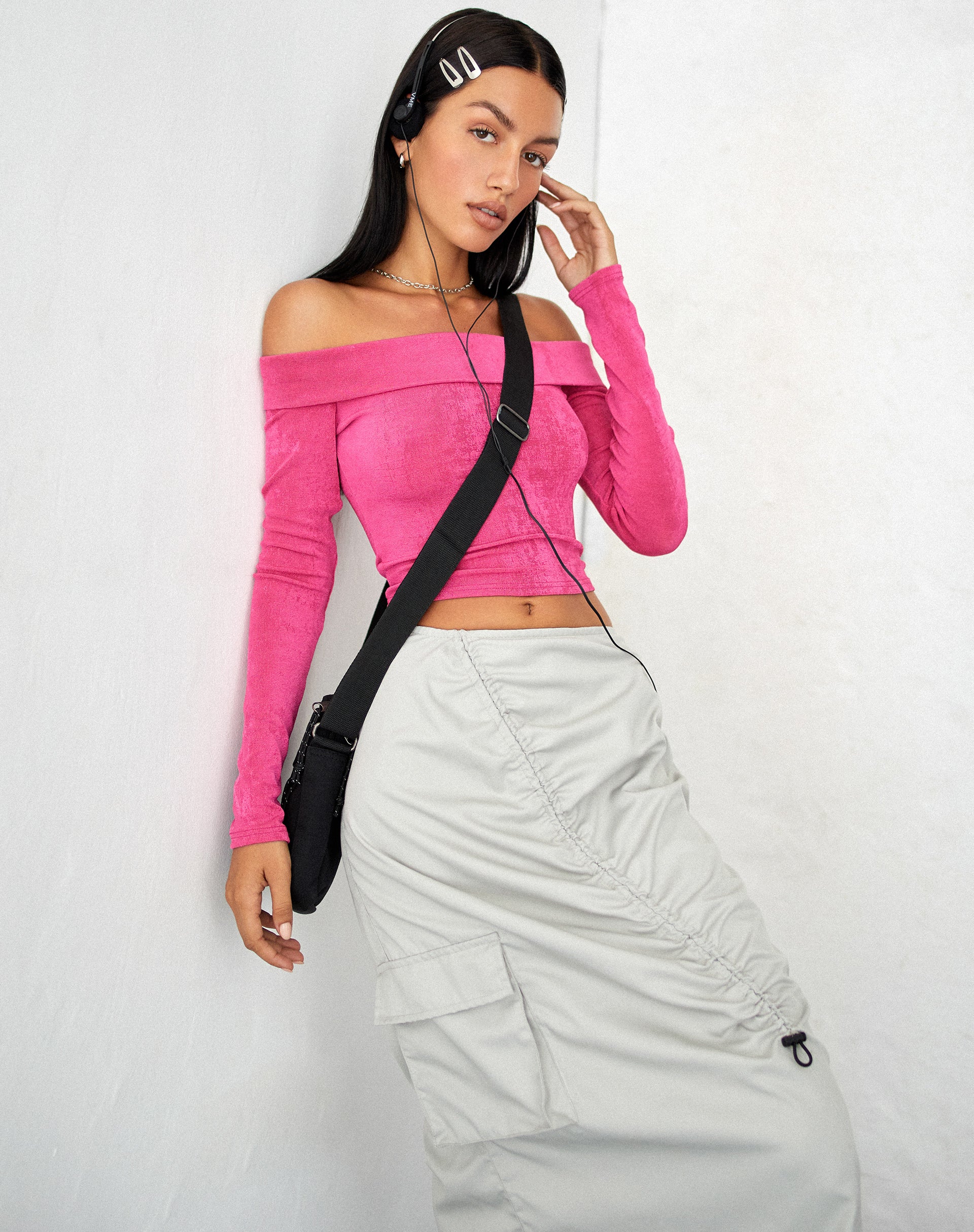 MOTEL X JACQUIE Nasari Bardot Crop Top in Magenta - Image 2