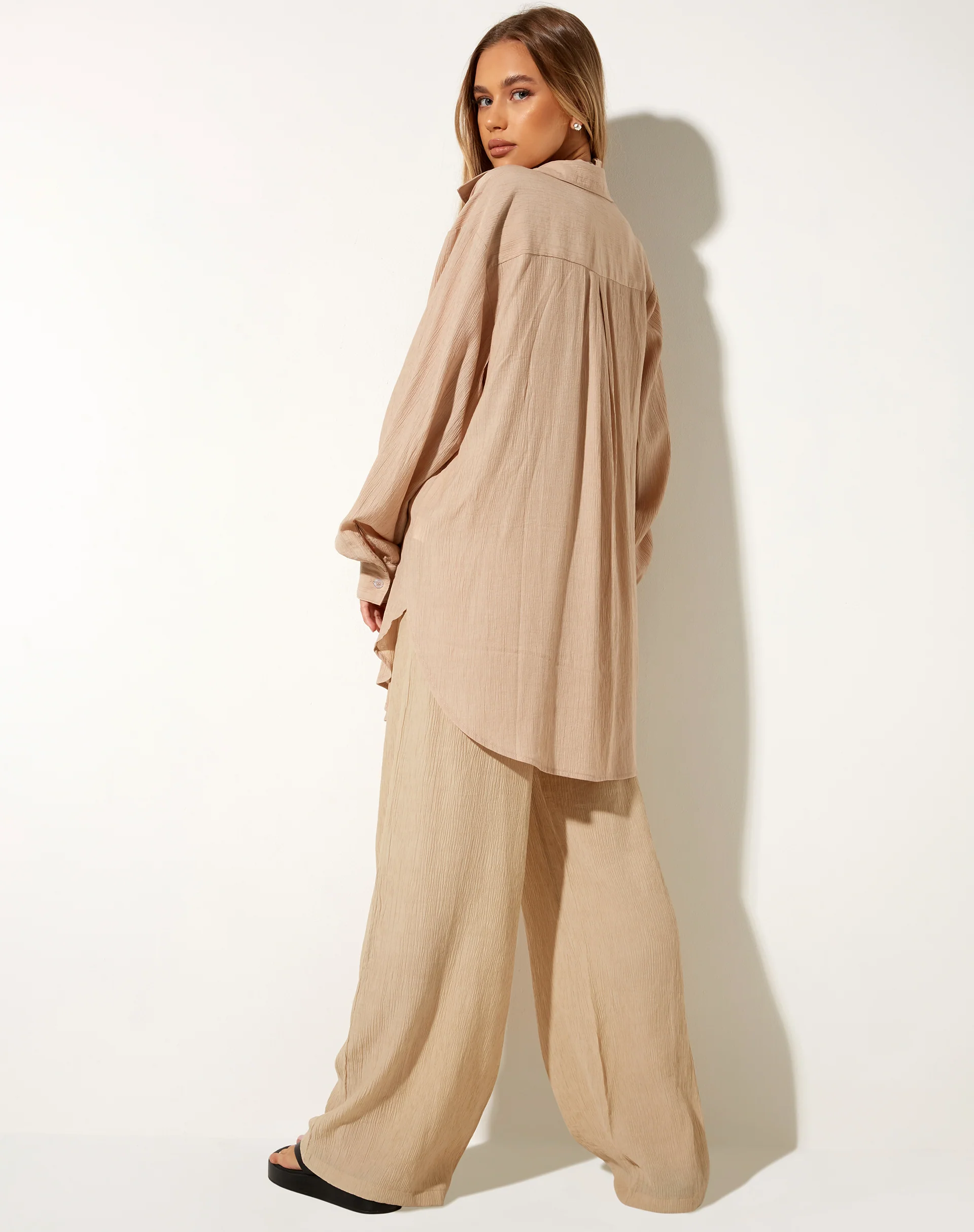 Obeli Trouser in Crinkle Tan - Image 4