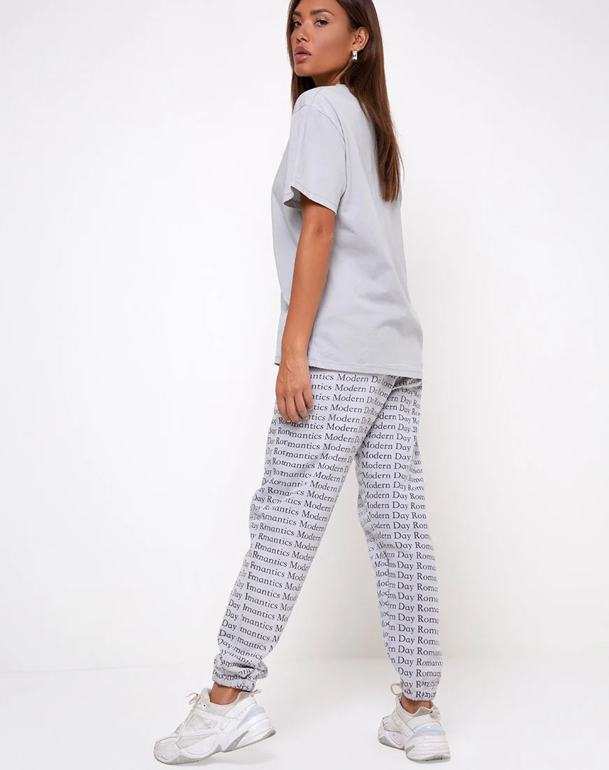Oversize Basic Tee in Modern Day Romantics Grey - Image 4