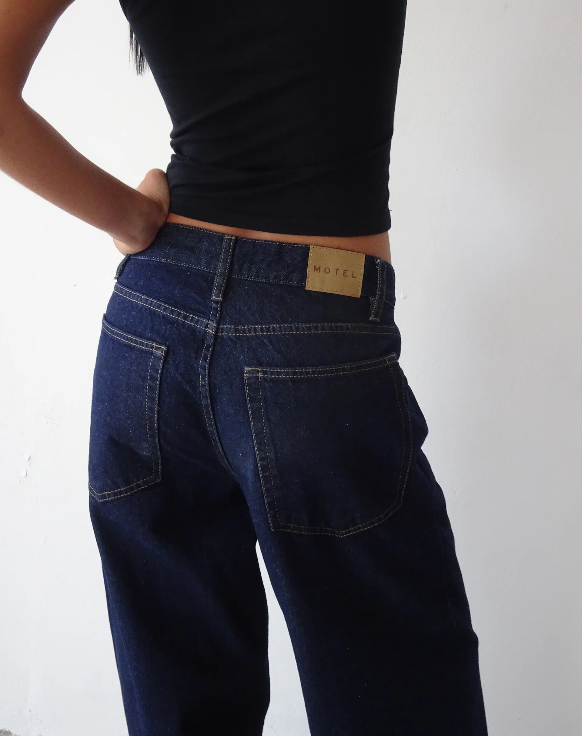 Oversized Dad Low Rise Jeans in Dark Rinse - Image 5