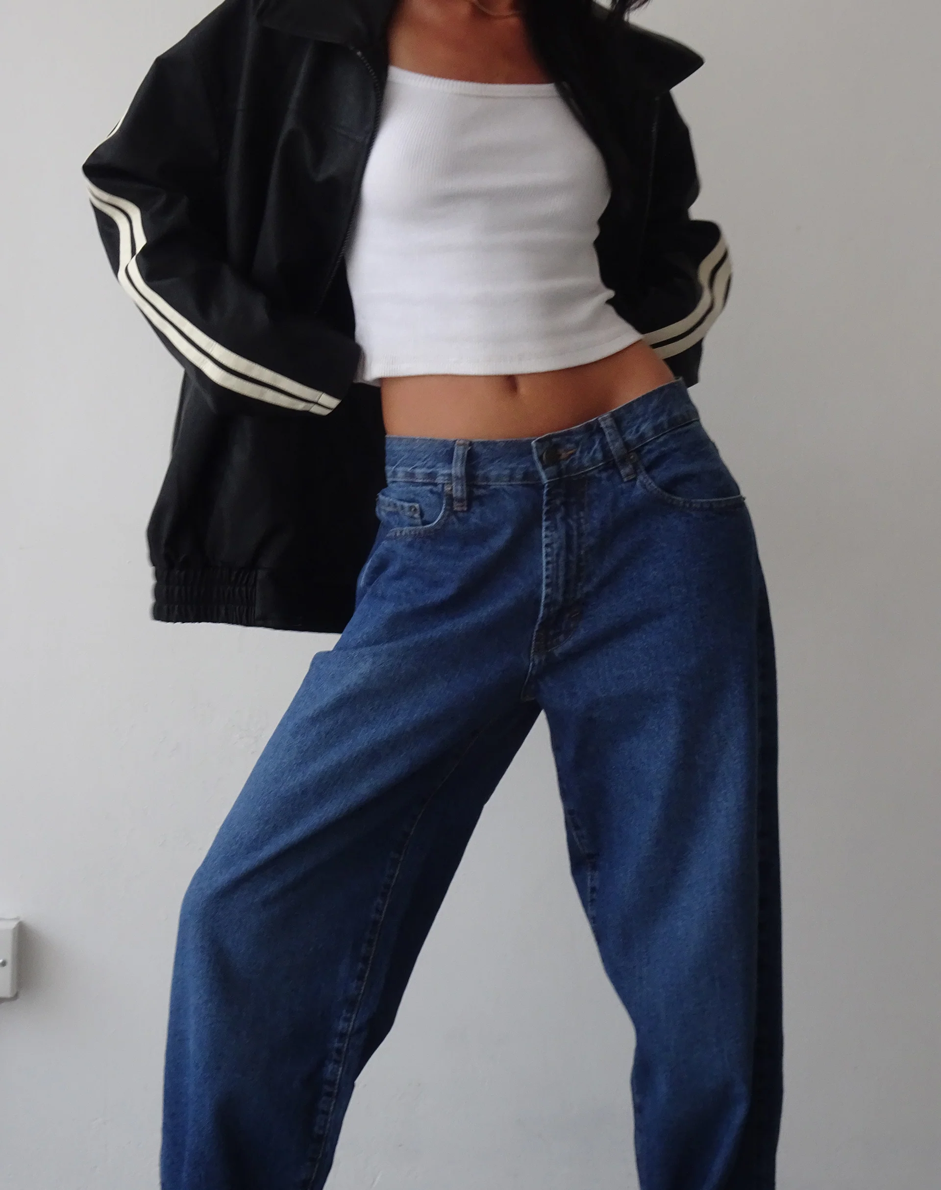 Oversized Dad Low Rise Jeans in Mid Blue Used - Image 5