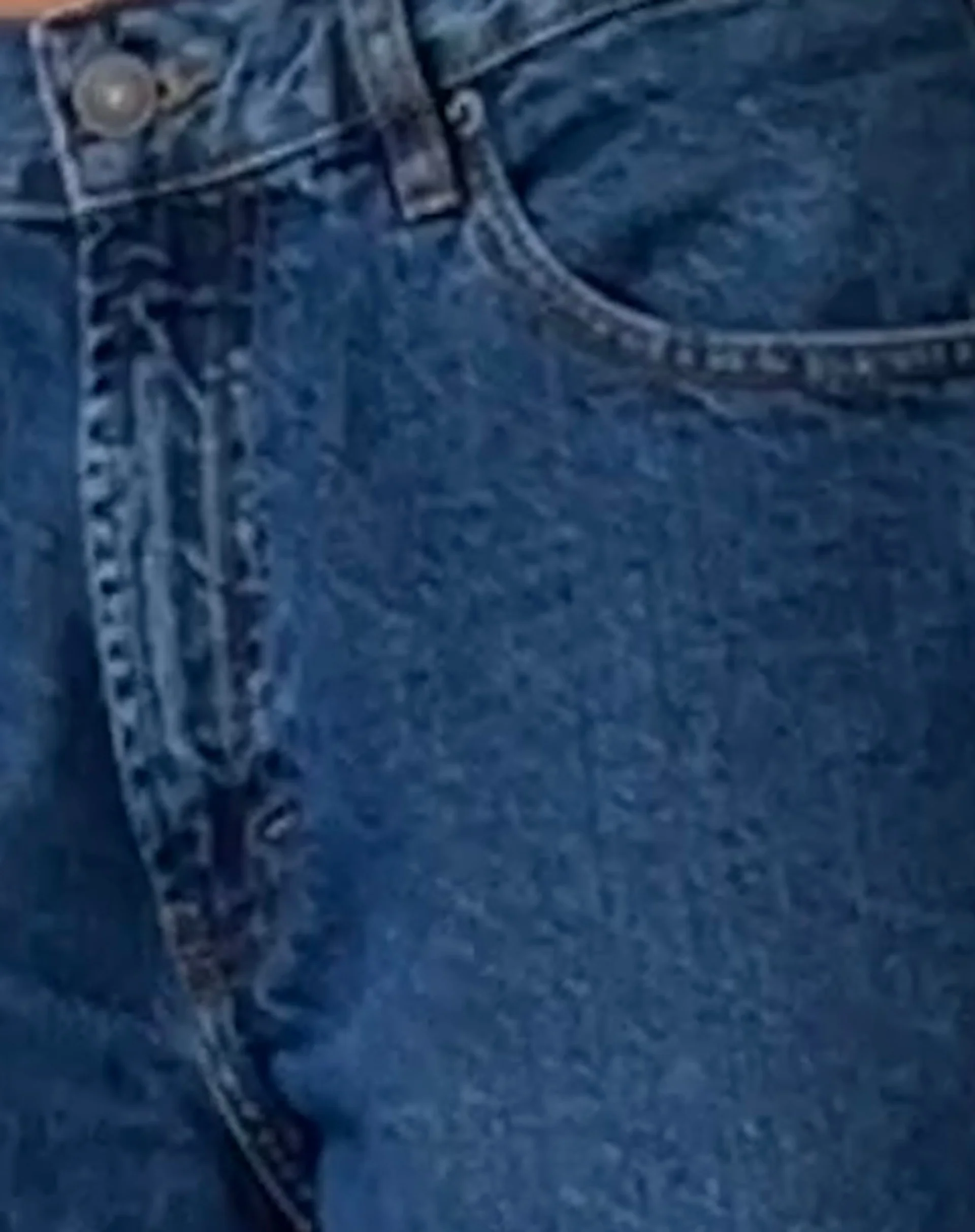 Oversized Dad Low Rise Jeans in Mid Blue Used - Image 6