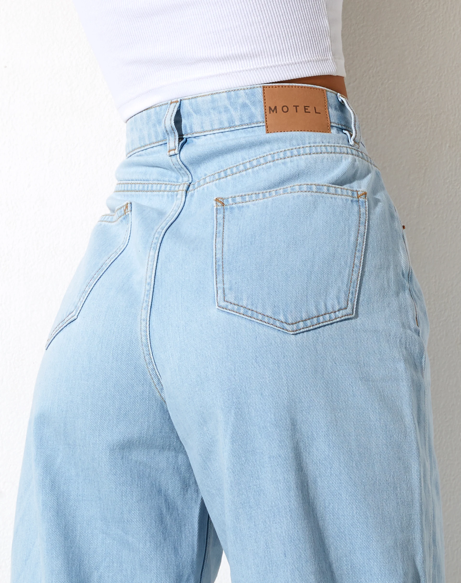 Parallel Jeans in Super Light Wash - Image 5