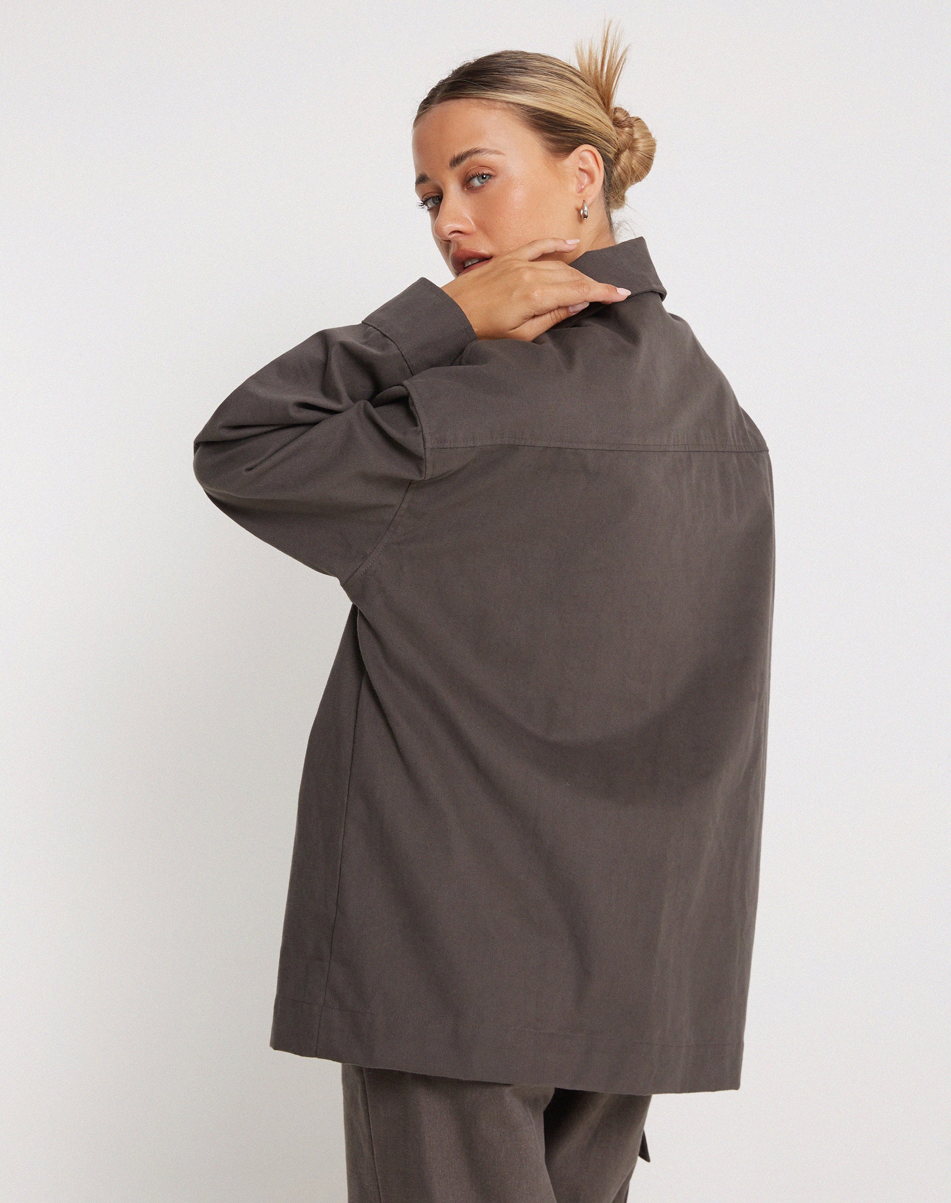 Phlox Oversized Shirt in Dark Grey - Image 4