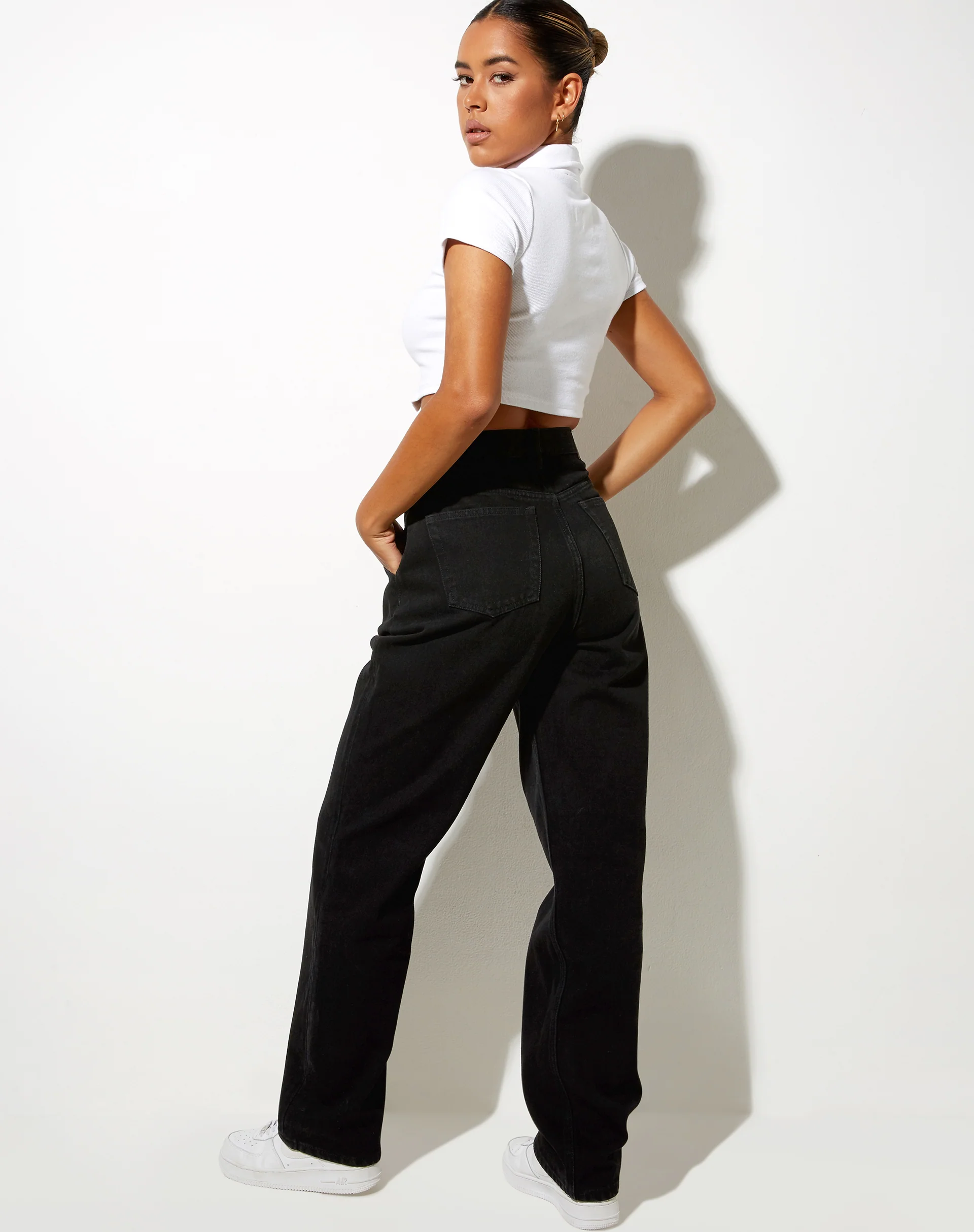 Pleated Jeans in Black Wash - Image 3