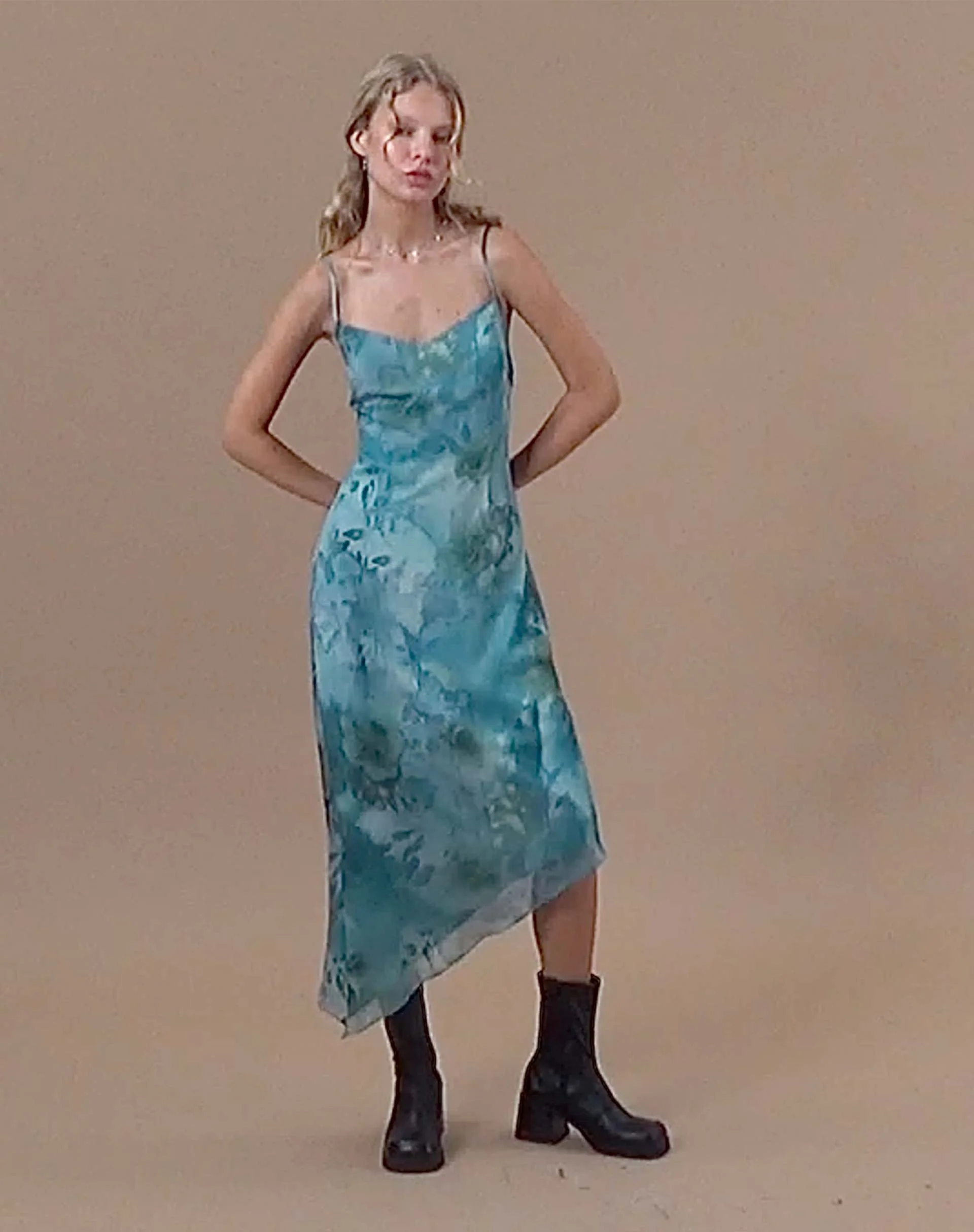 Preston Midi Dress in Watercolour Floral Blue - Image 2
