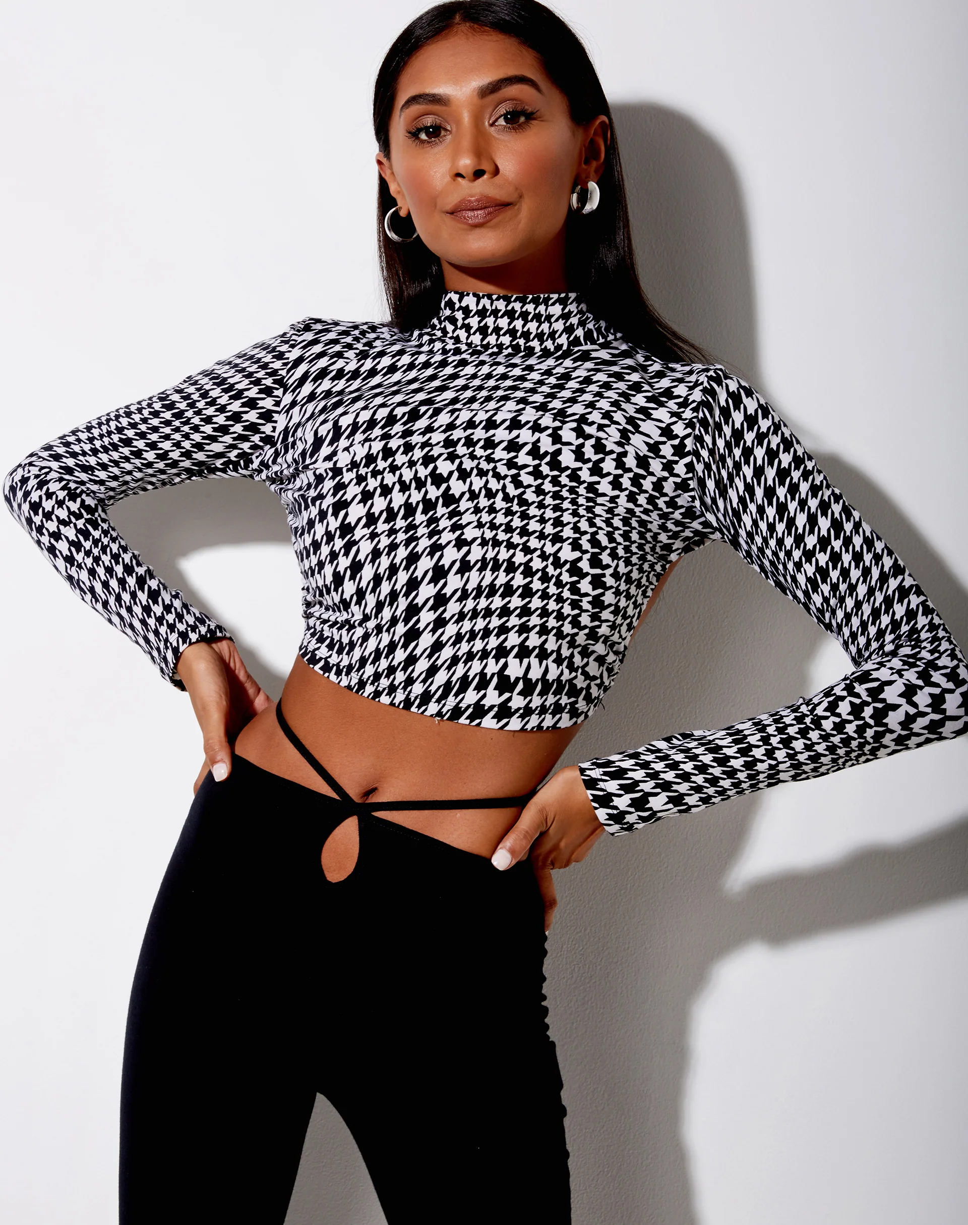 Quelia Crop Top in Wavey Dogtooth - Image 2