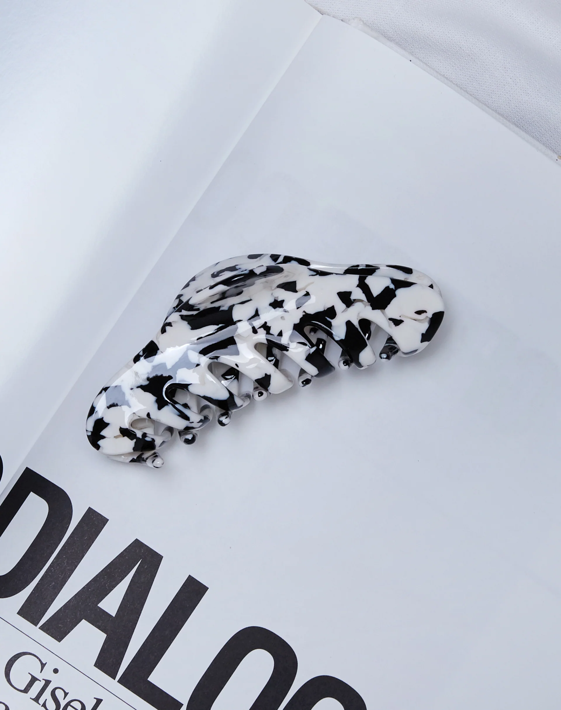 Rathi Hair Claw in Black and White - Image 2