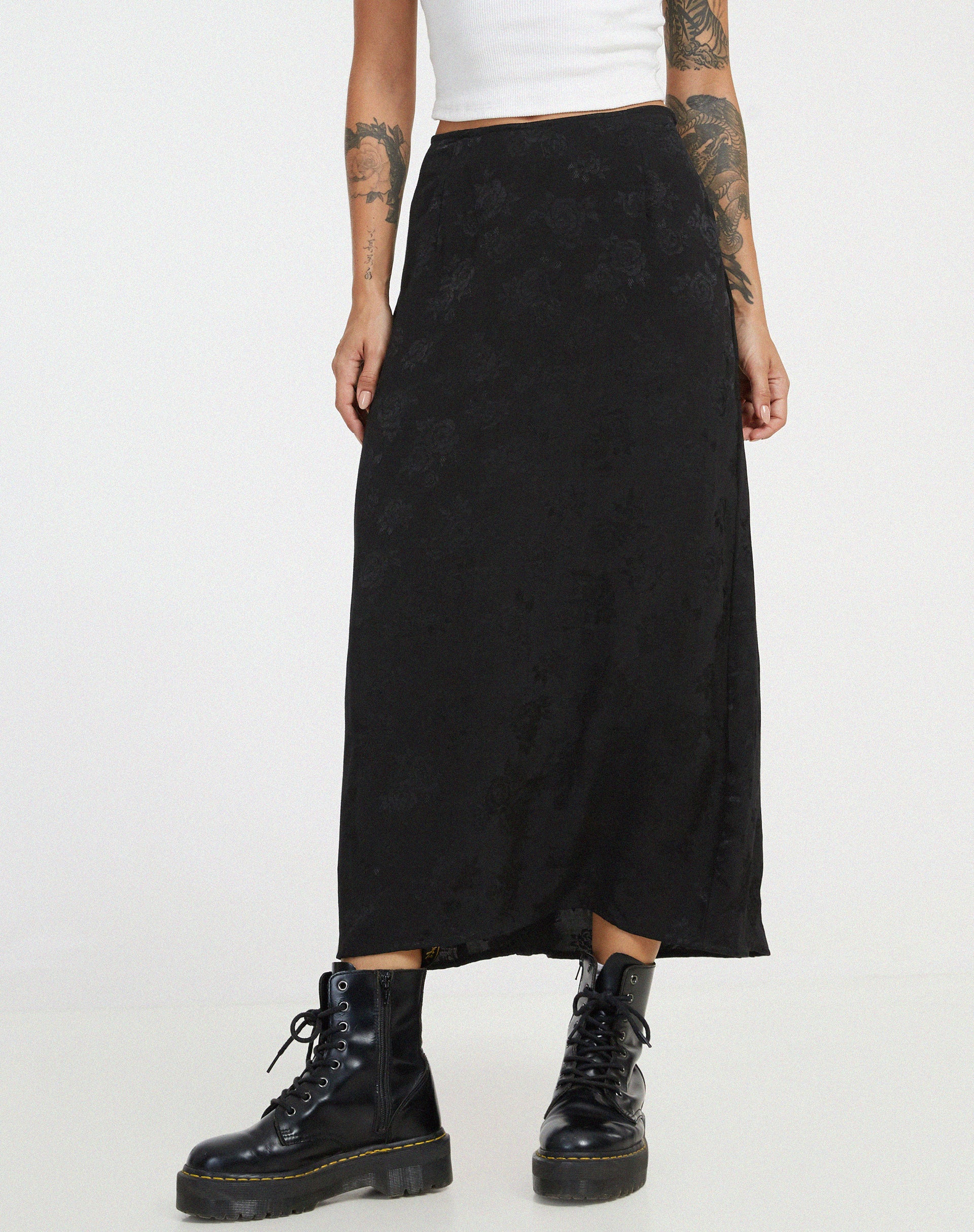 Rindu Midi Skirt in Satin Rose Black - Image 3