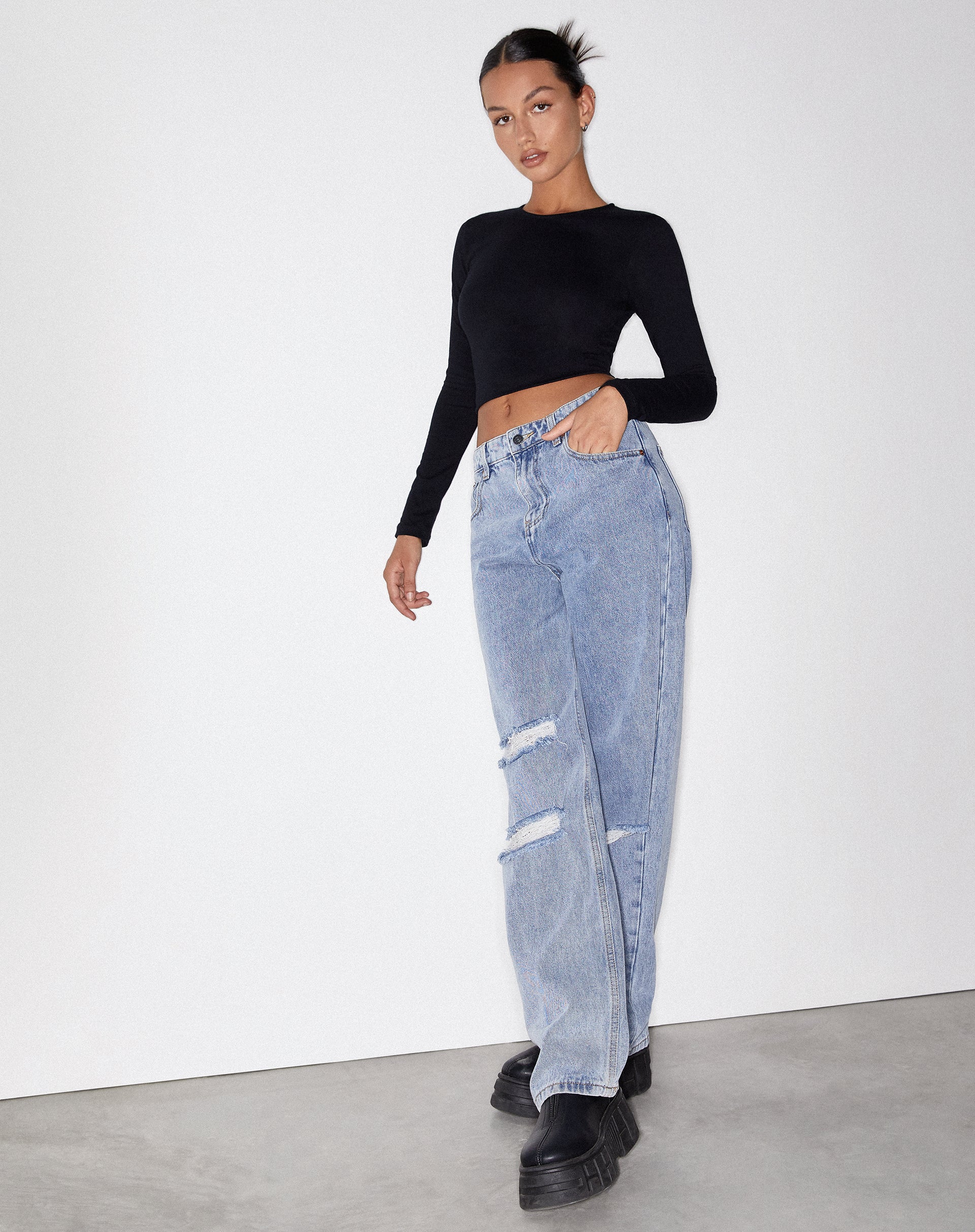Rips Parallel Jean in Light Wash - Image 4