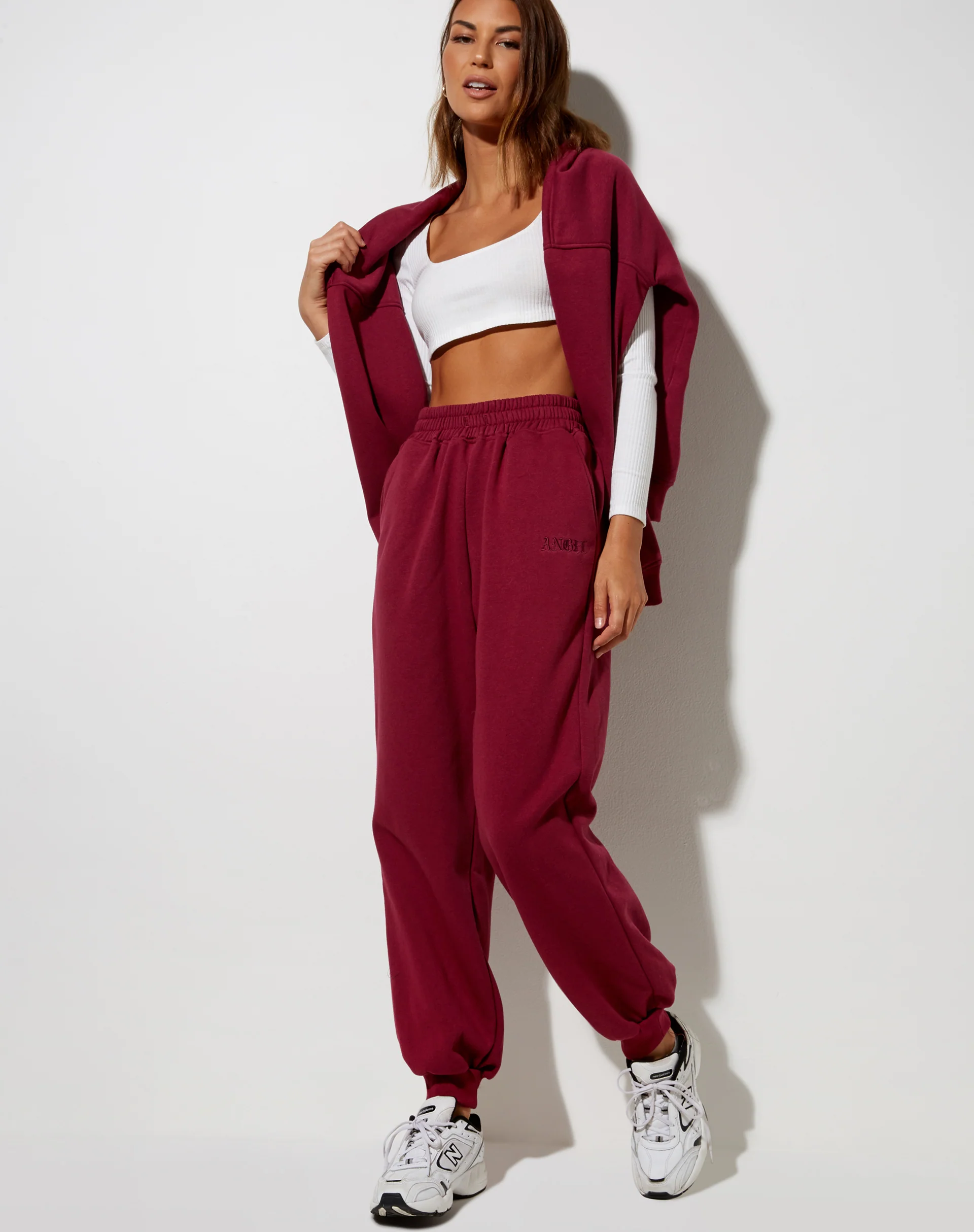 Roider Jogger in Burgundy 'Angel' Embro - Image 4