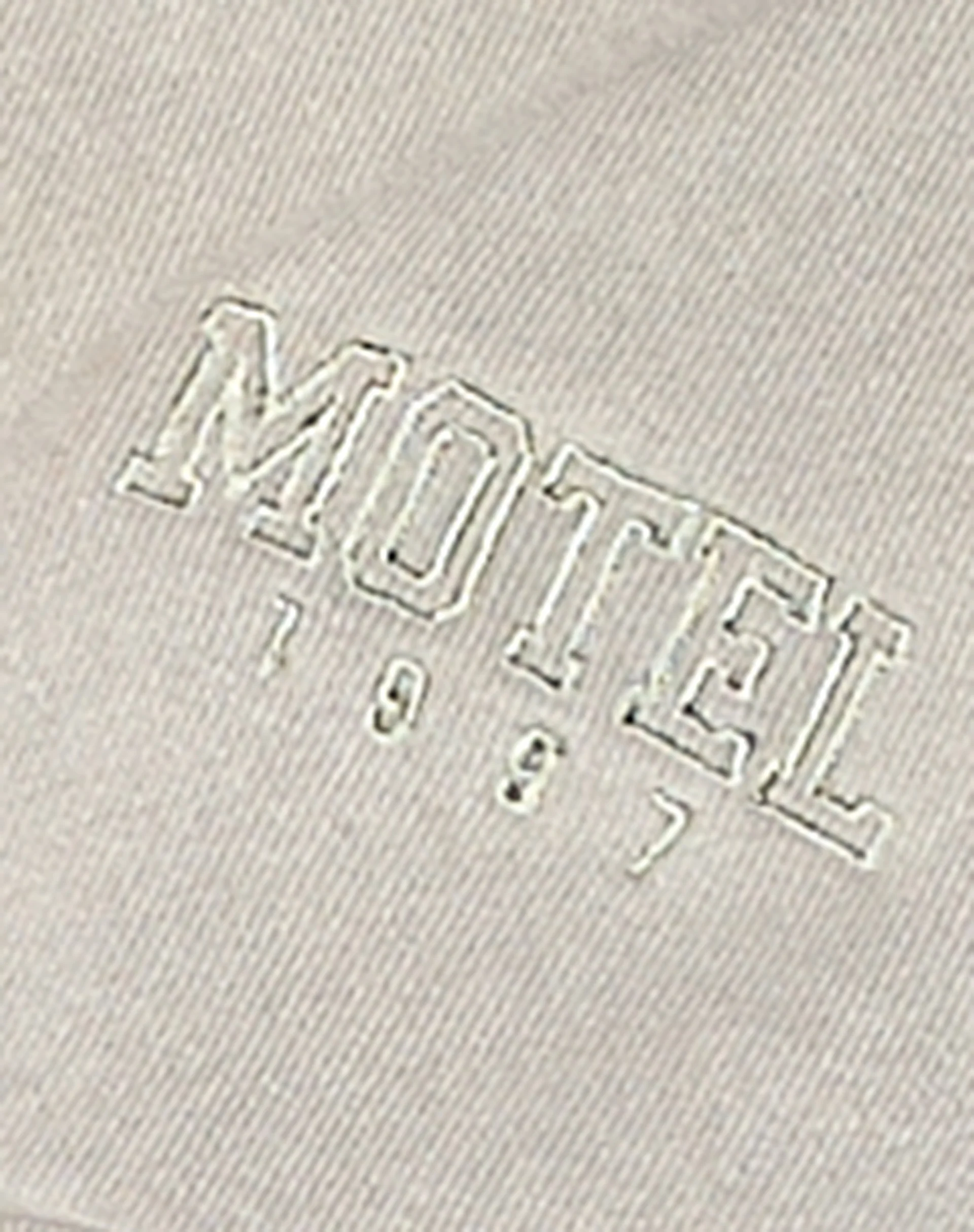 Roider Jogger in London Fog Motel 1997 Embro - Image 6