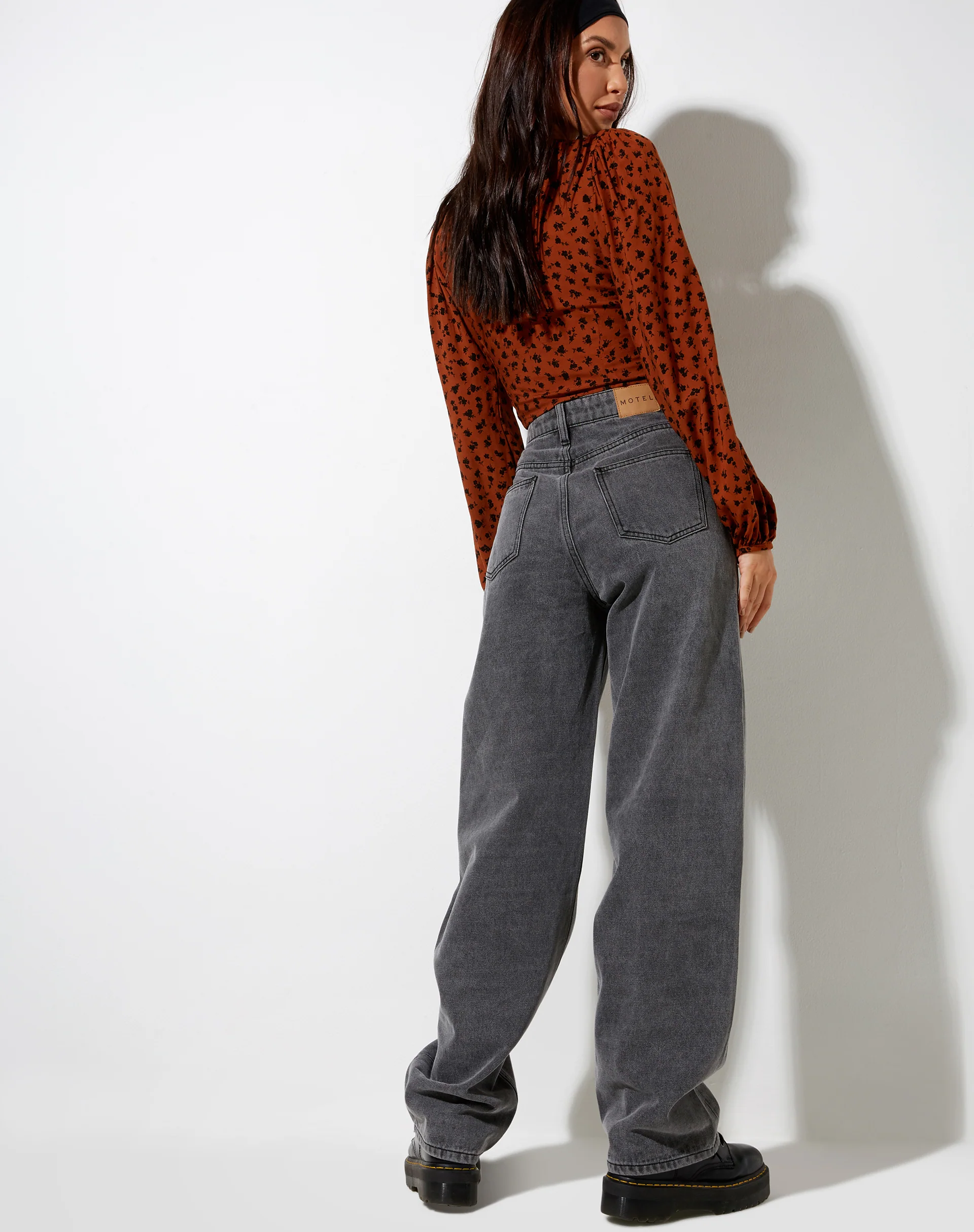 Romina Top in Dainty Daisy Bombay Brown - Image 4