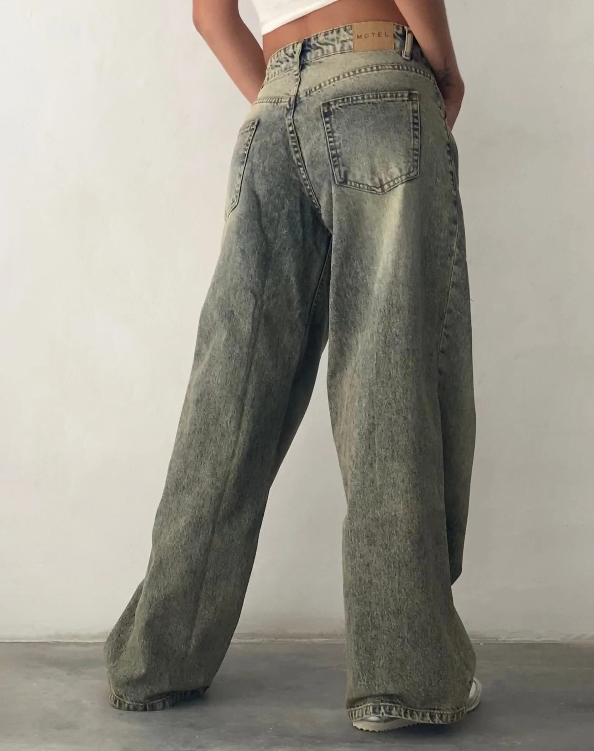Roomy Extra Wide Low Rise Jeans in Sand Wash Blue - Image 5