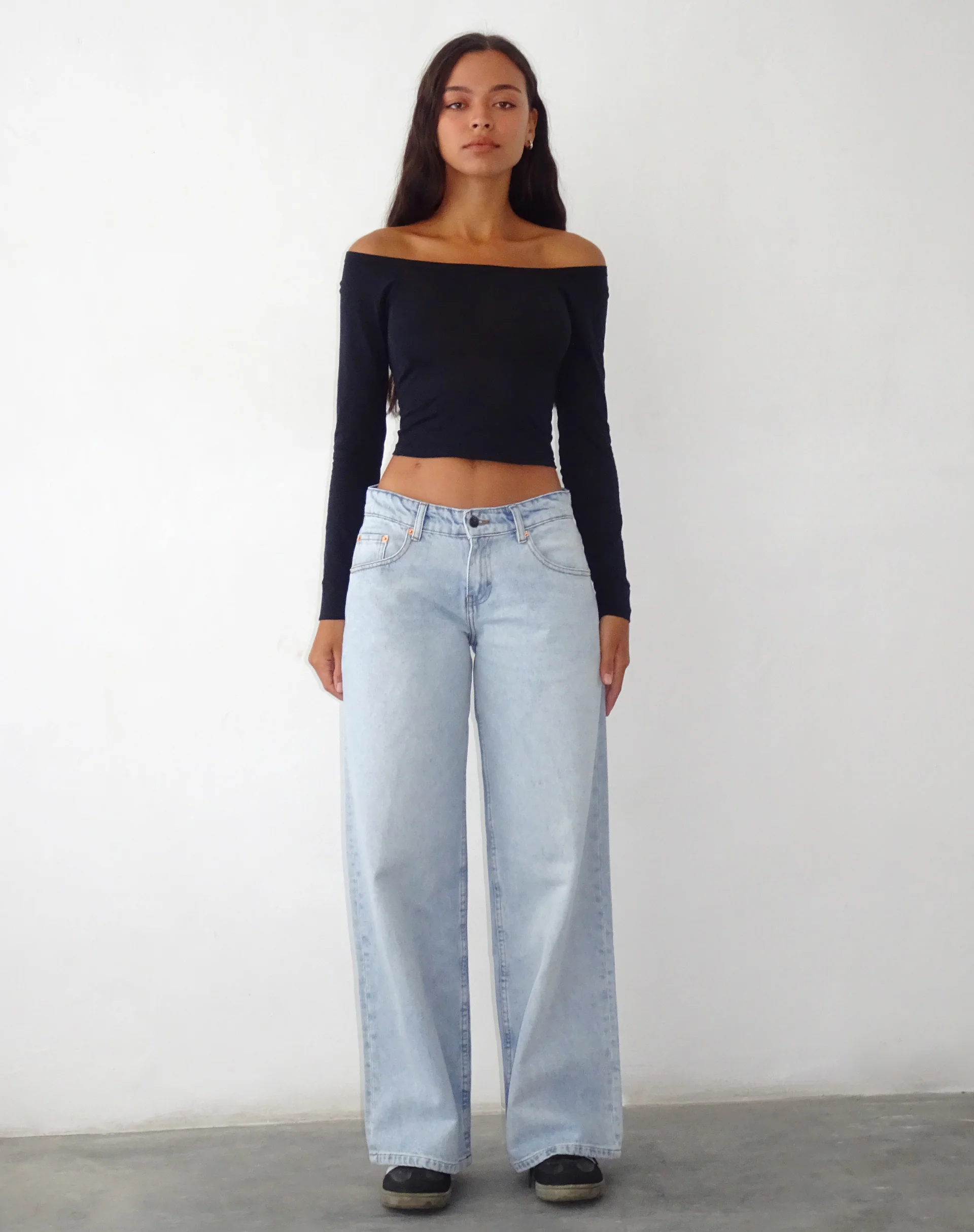 Roomy Extra Wide Low Rise Jeans in Extreme Light Blue Wash - Image 4
