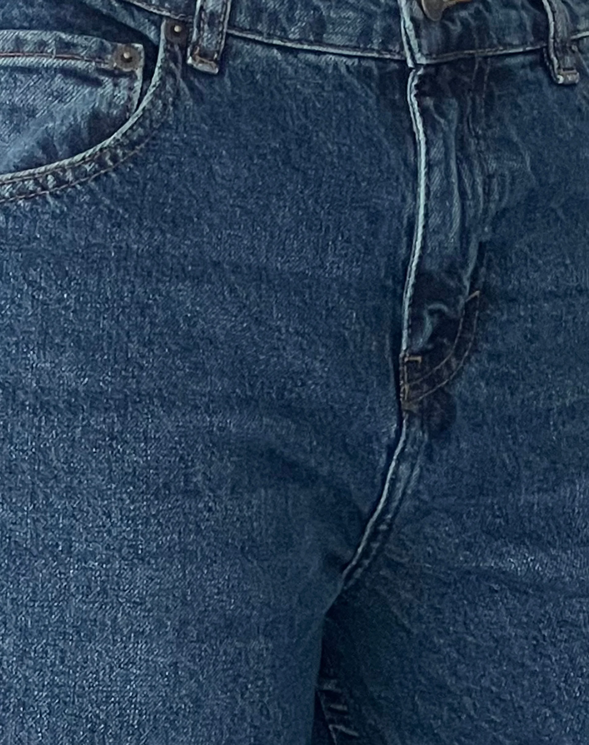 Roomy Mid Rise Jorts in Mid Blue Used - Image 6