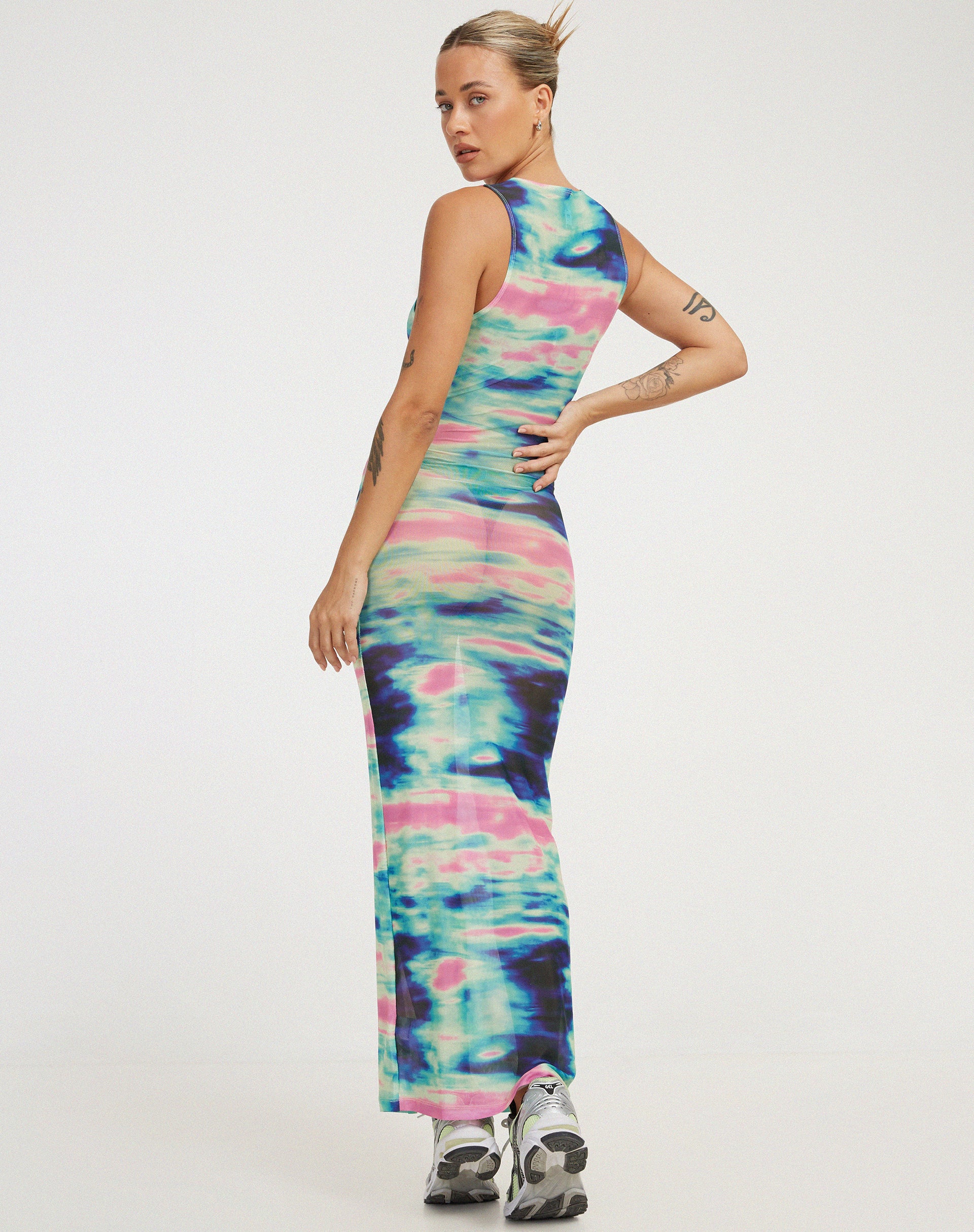 Roskila Maxi Dress in Multi Blur Orb Navy - Image 2