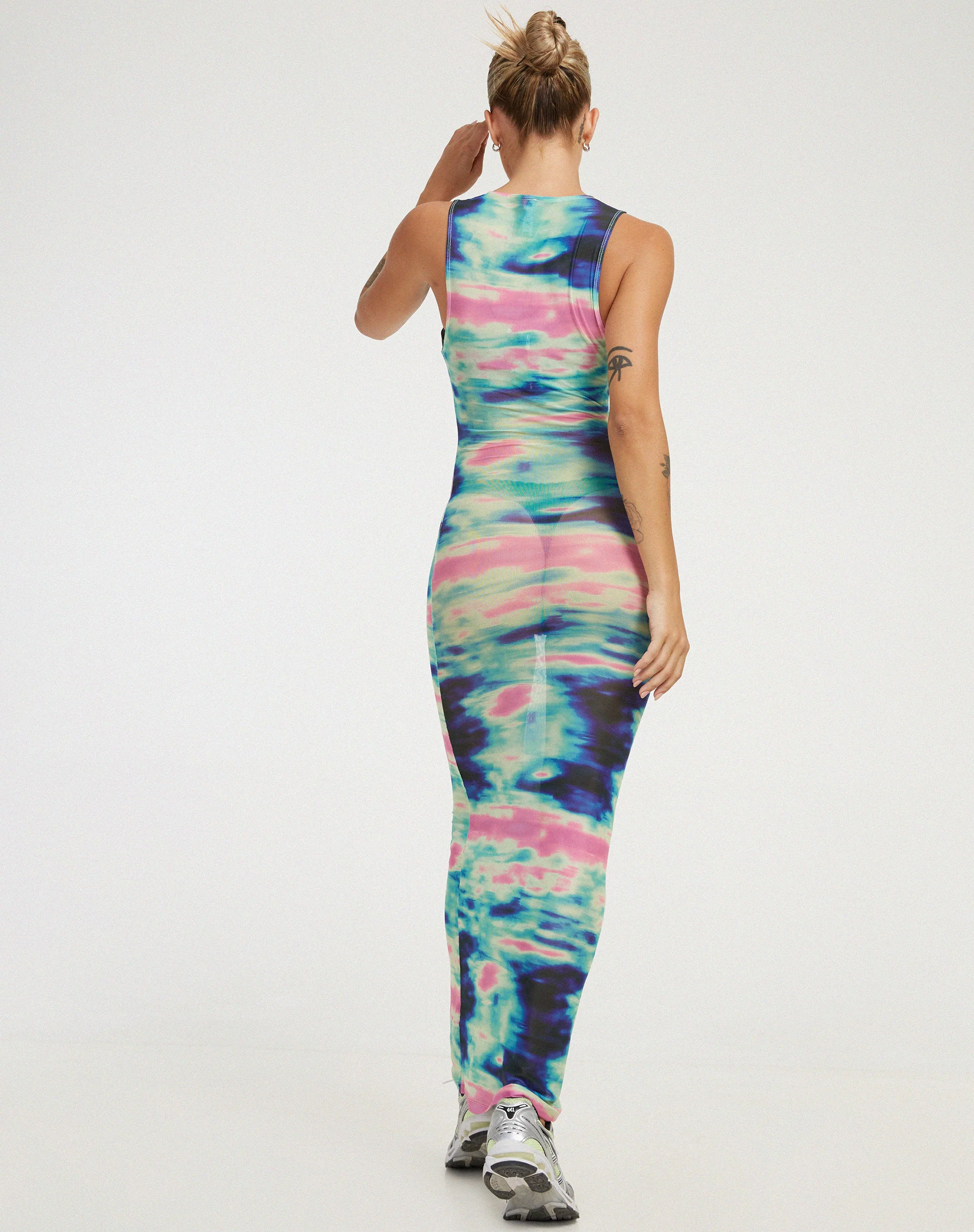 Roskila Maxi Dress in Multi Blur Orb Navy - Image 4