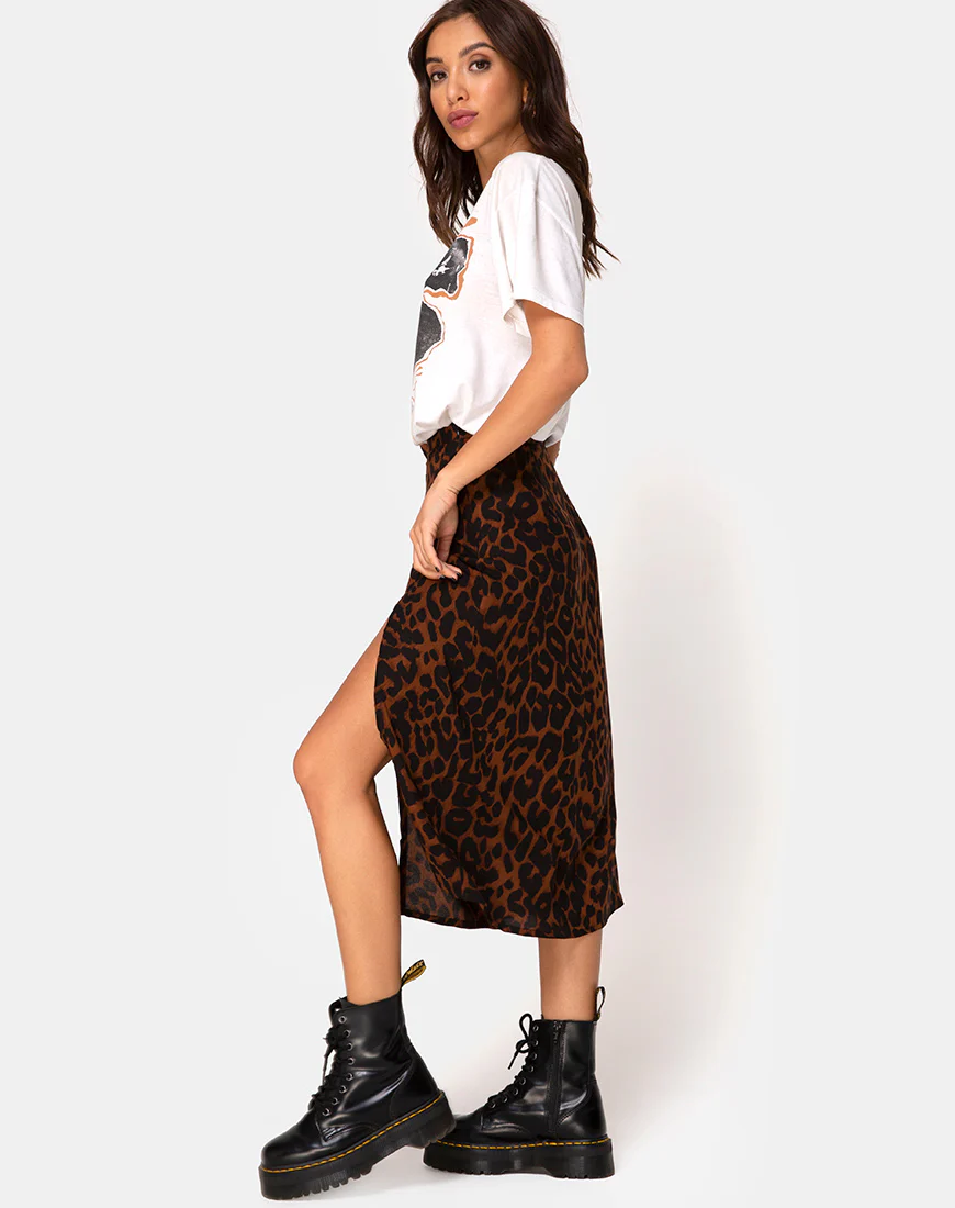 Saika Skirt in Oversize Jaguar Brown - Image 2