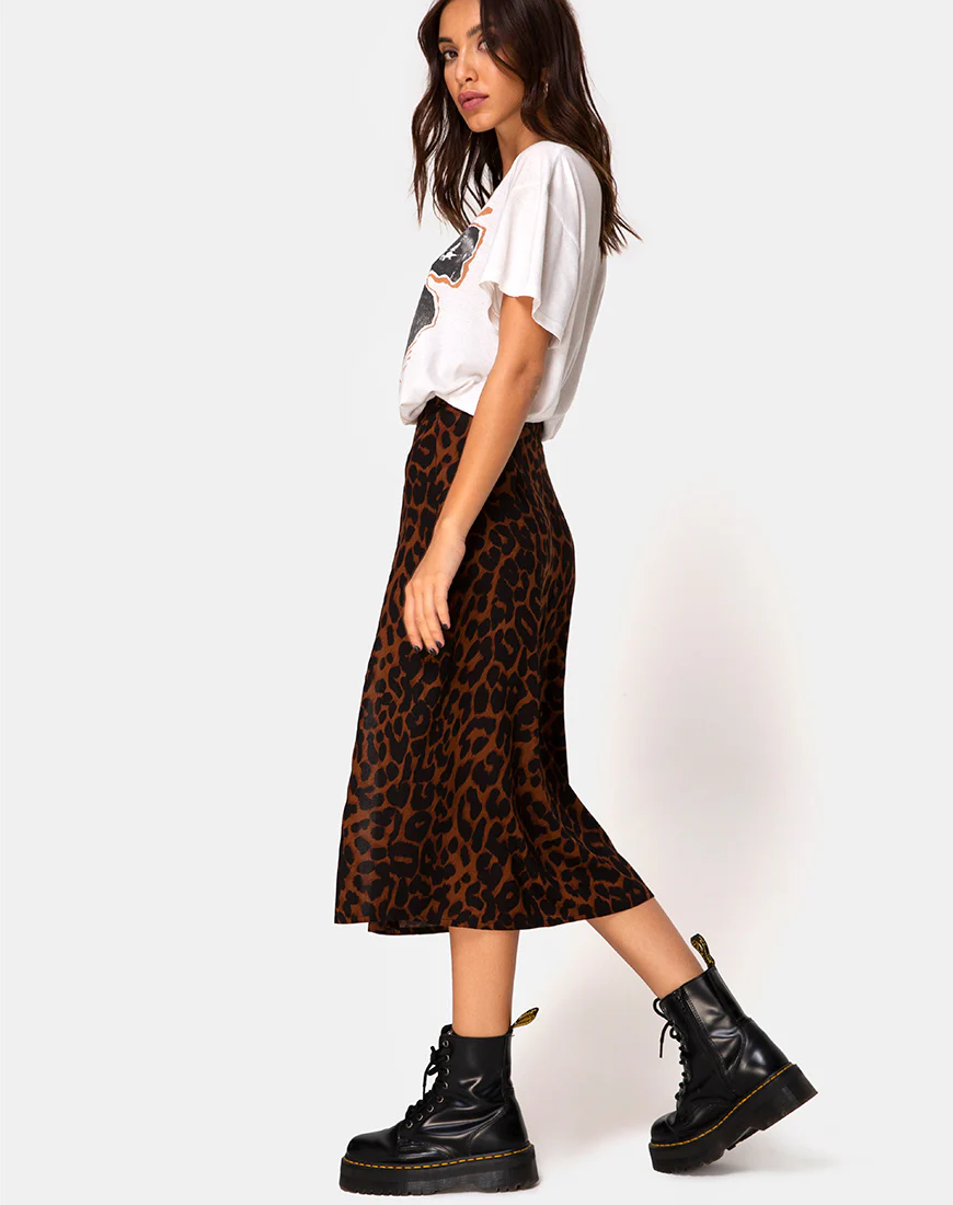 Saika Skirt in Oversize Jaguar Brown - Image 4