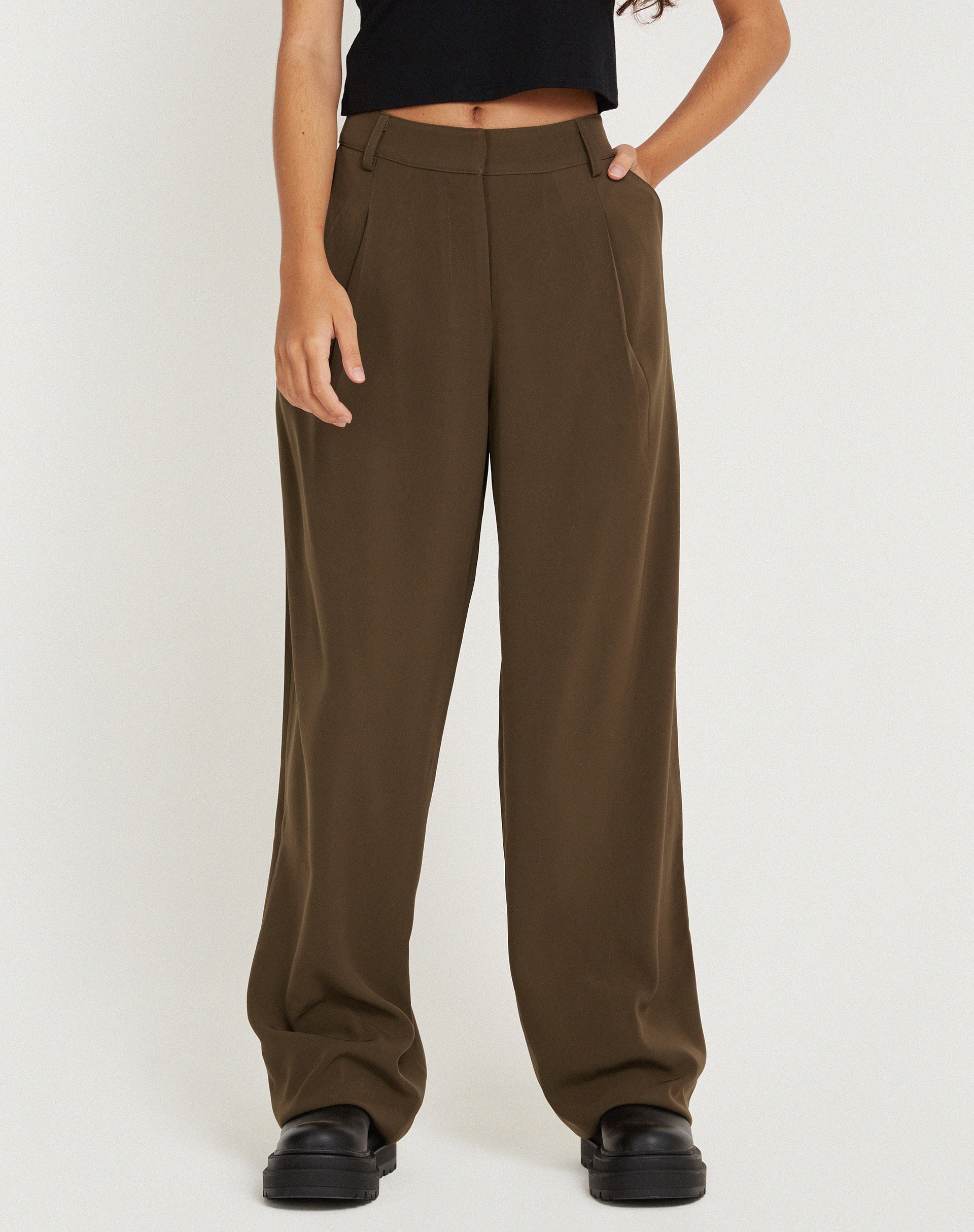 Sakaria Wide Leg Trouser in Tailoring Truffle - Image 2