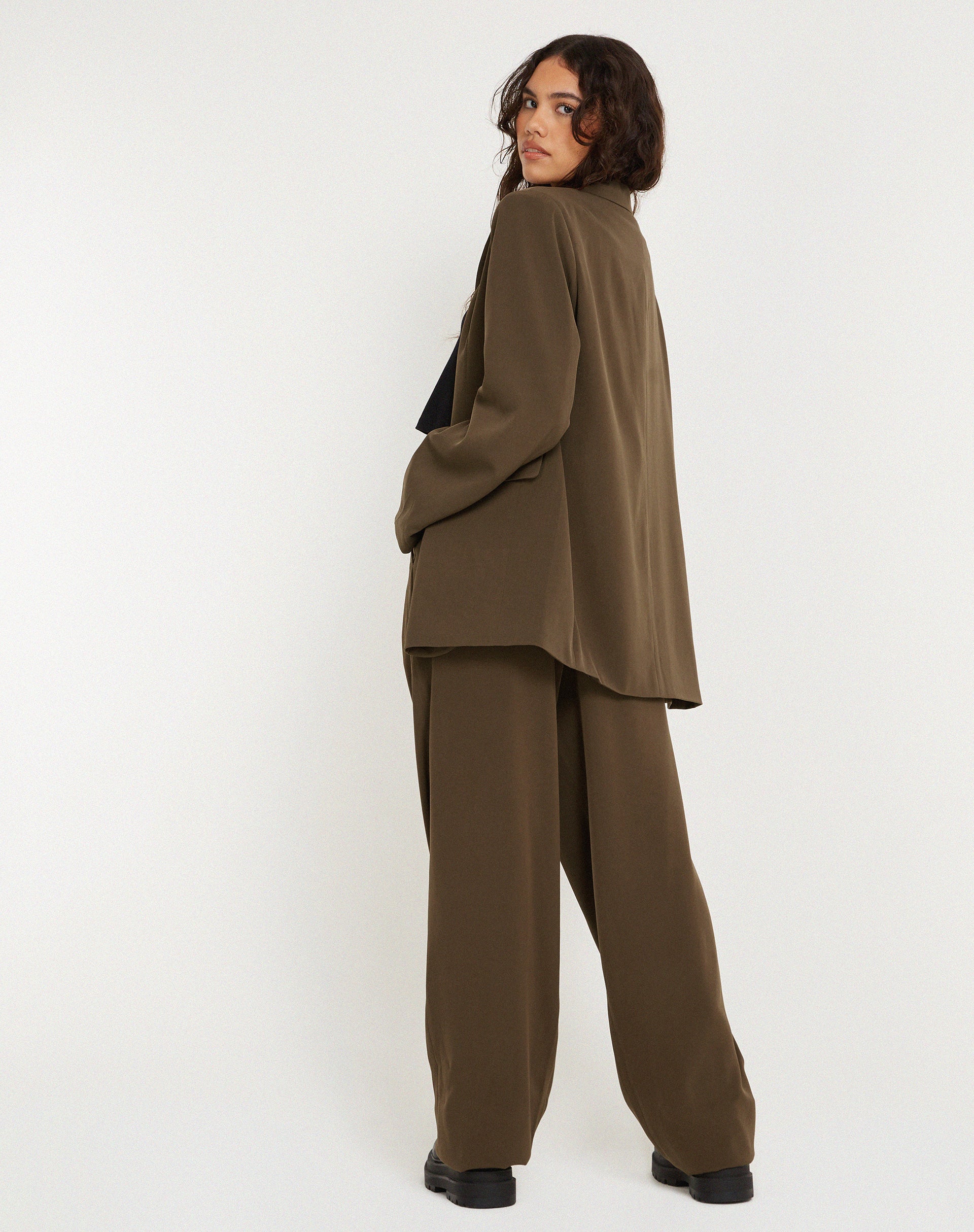 Sakaria Wide Leg Trouser in Tailoring Truffle - Image 6