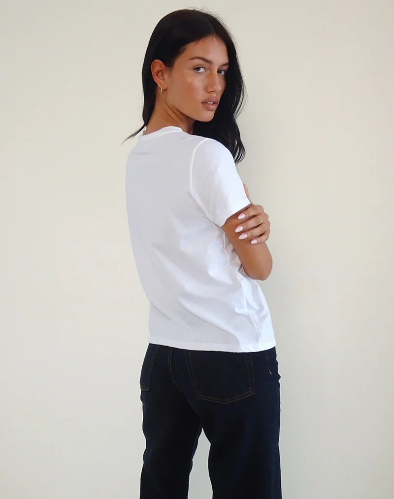 Saki Tee in White with Red Star Signs Print - Image 4