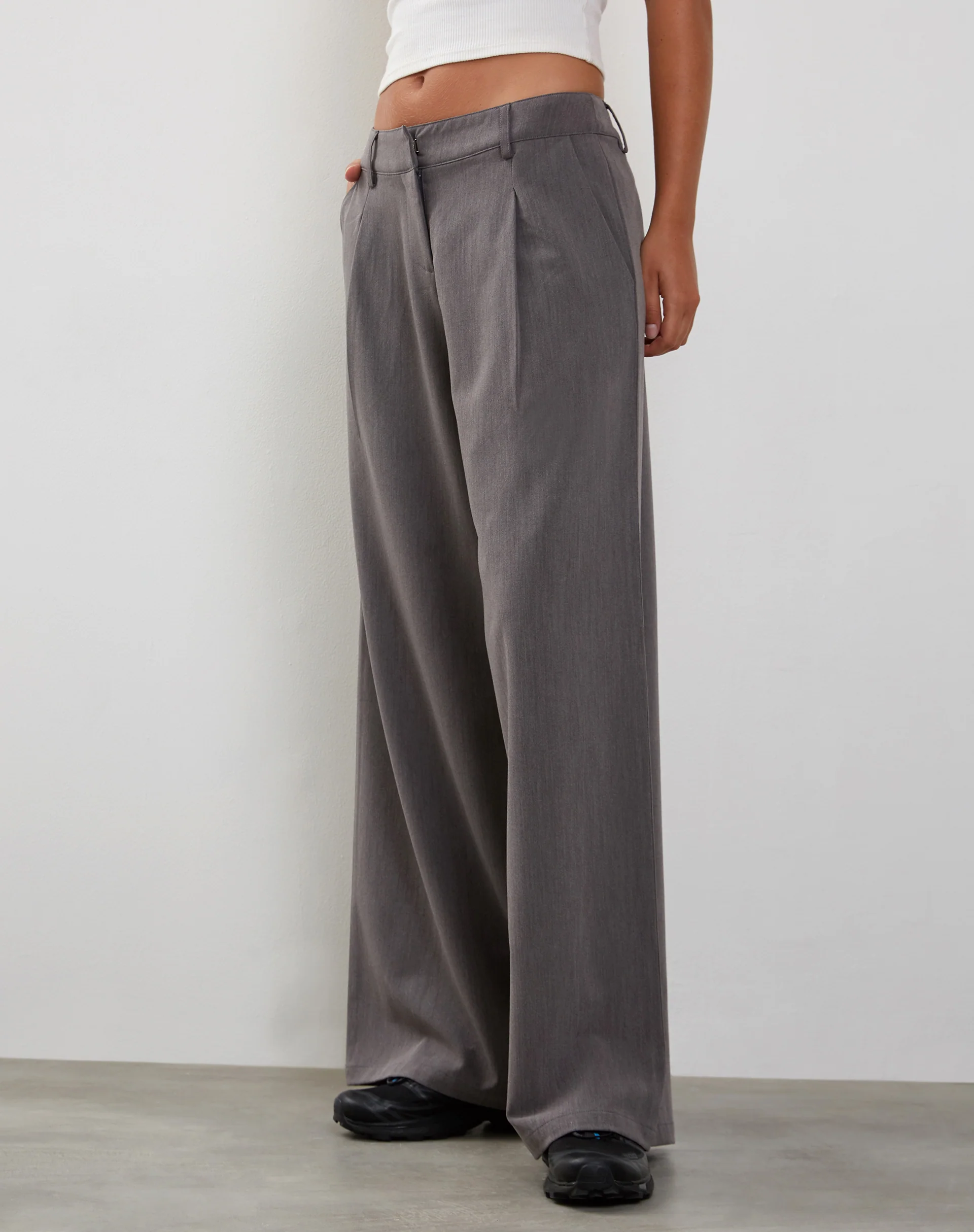 Salisu Wide Leg Trouser in Charcoal - Image 2