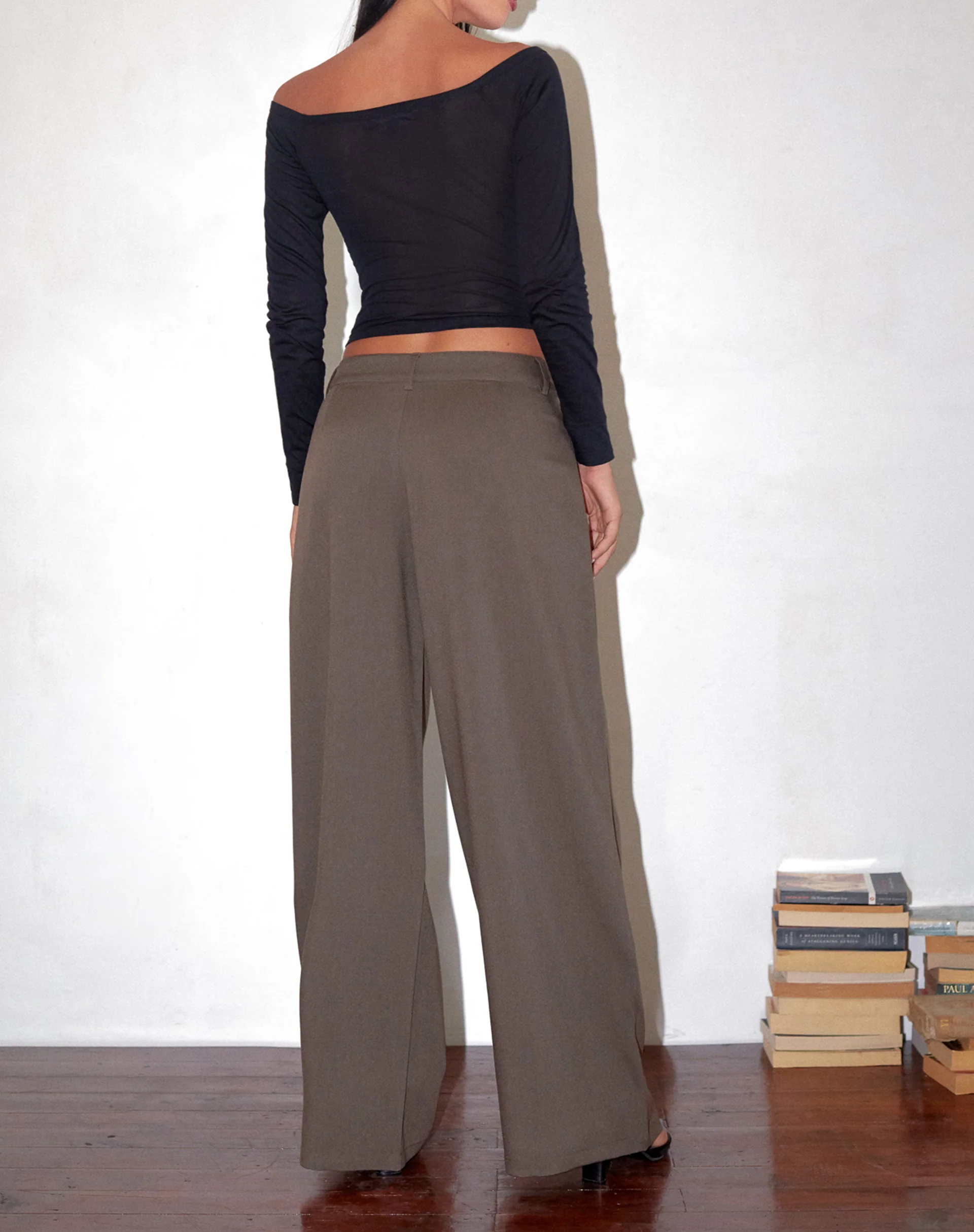 Salisu Wide Leg Trouser in Tailoring Taupe - Image 4