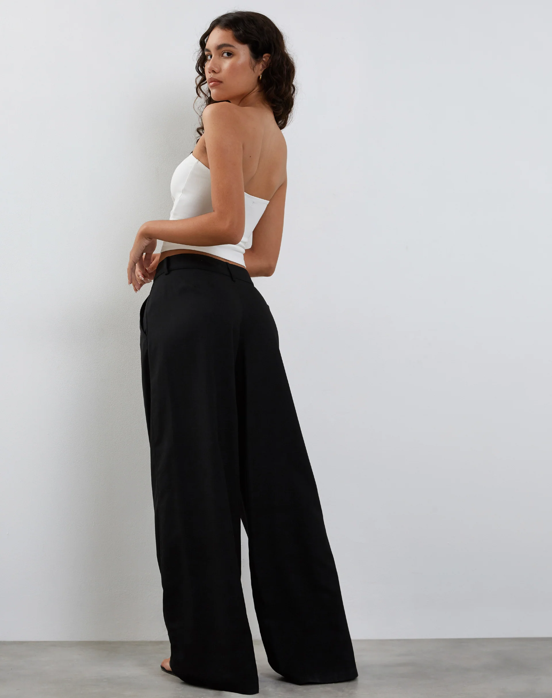 Salisu Wide Leg Trouser in Tailoring Black - Image 3