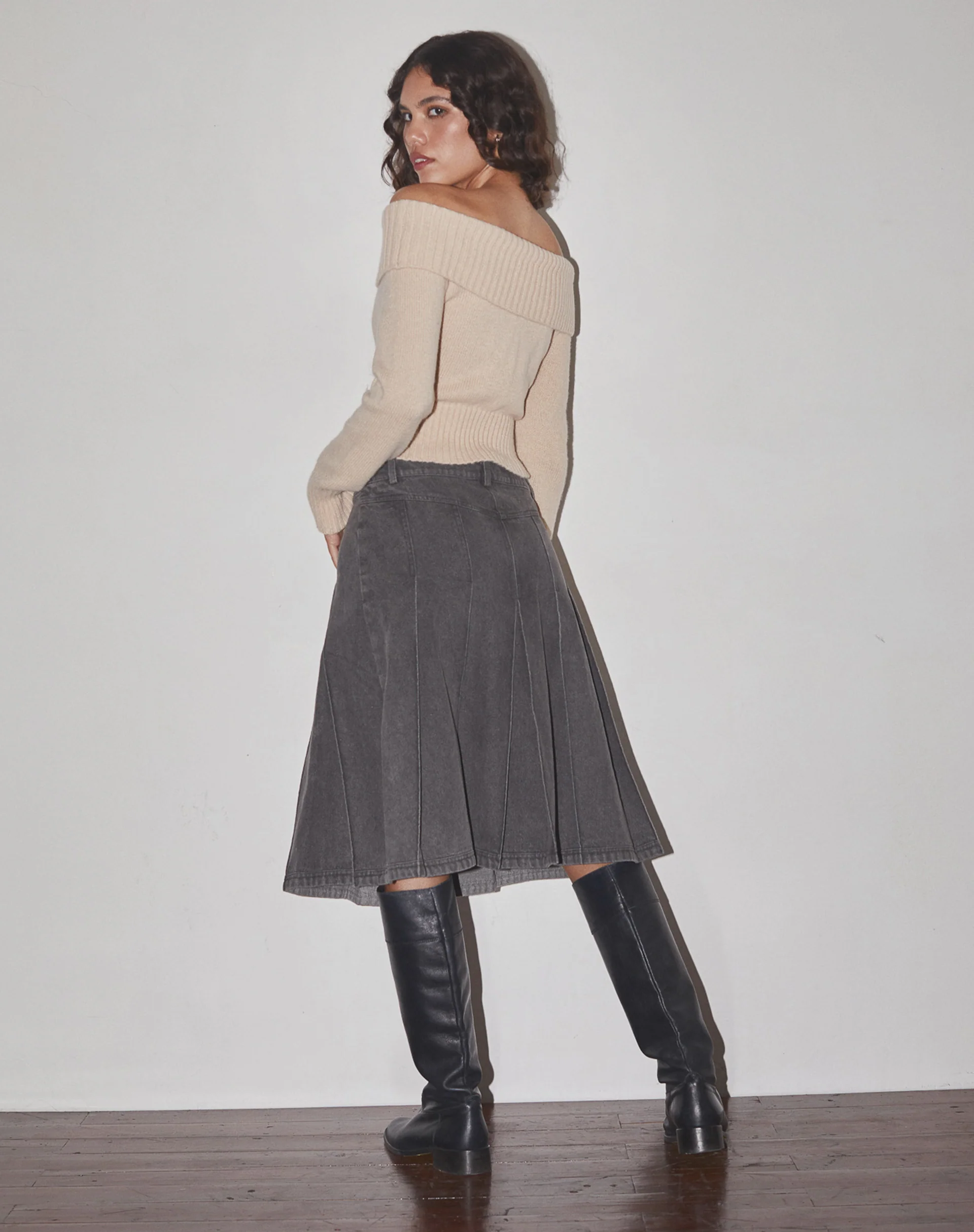 Sanjani Pleated Denim Midi Skirt in Grey Wash - Image 5