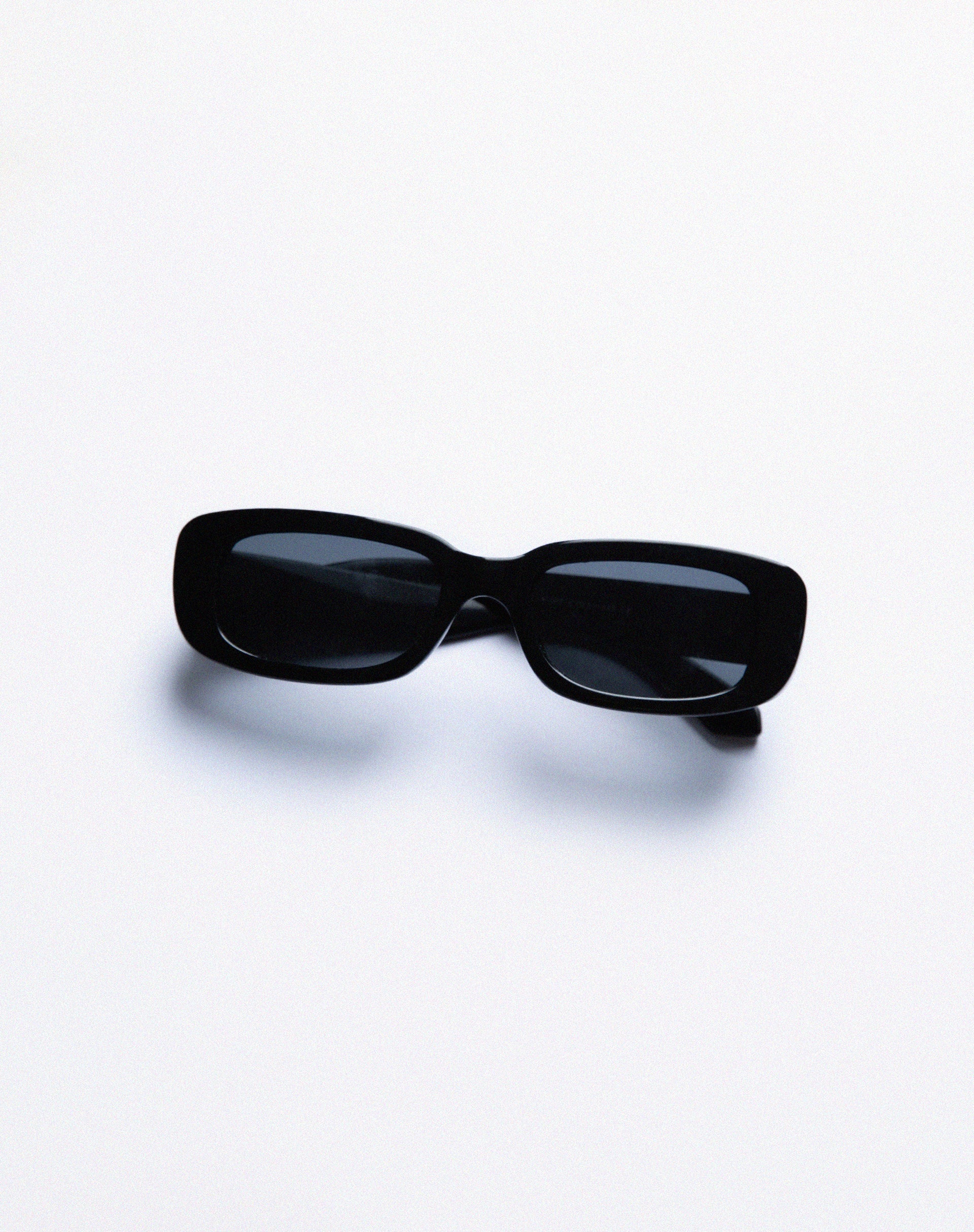 Serena Sunglasses in Black - Image 4