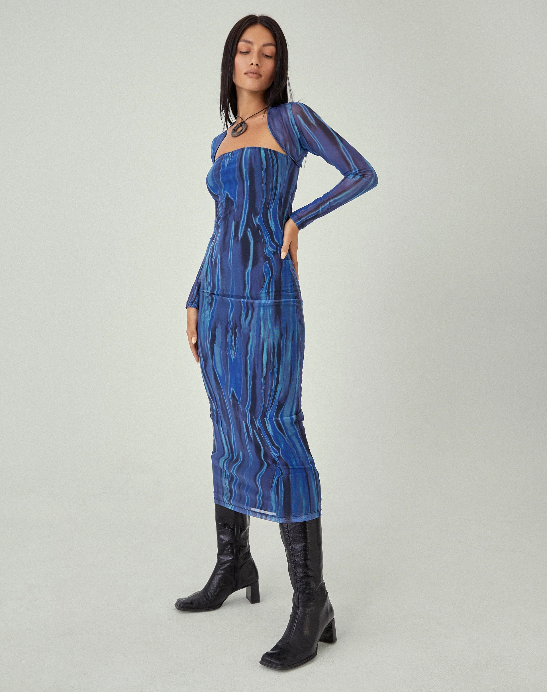 MOTEL X JACQUIE Shuro Midi Dress in Colour Bleed Blue - Image 7