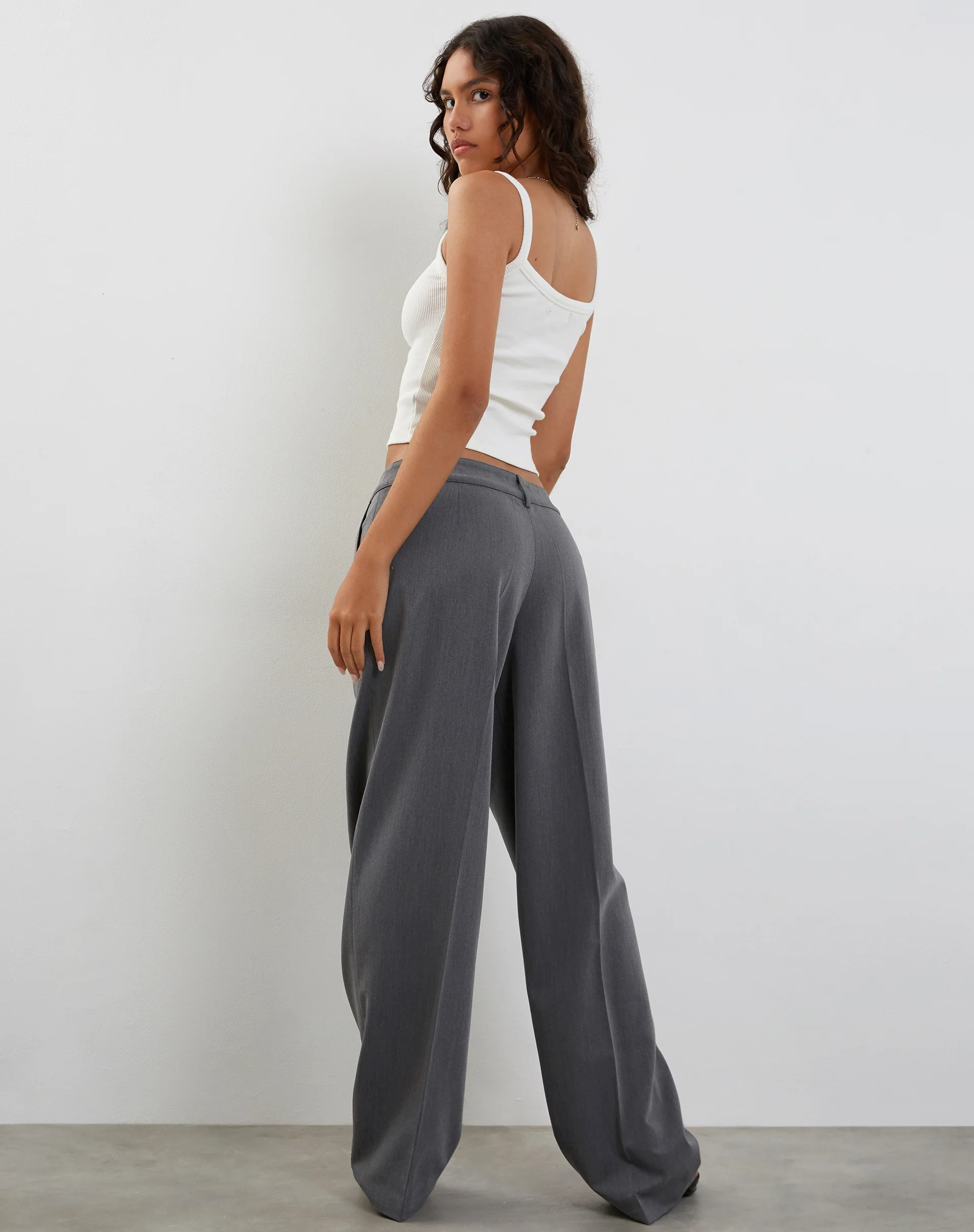 Sirkia Low Rise Tailored Trouser in Charcoal - Image 5