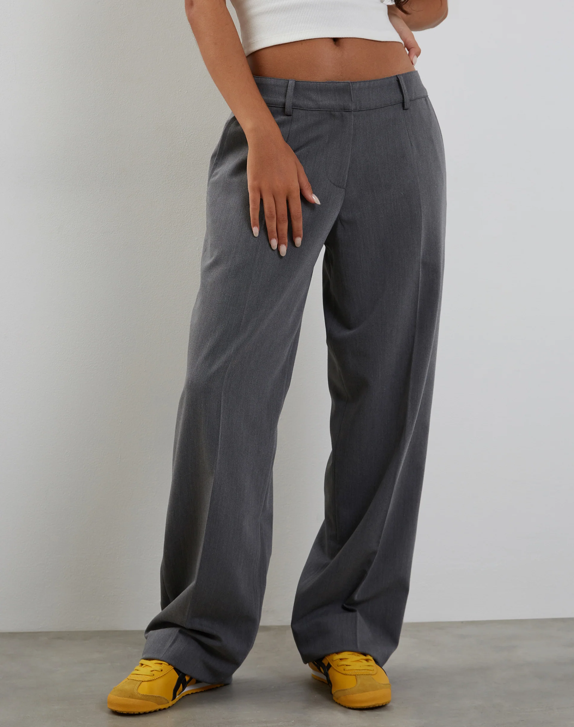 Sirkia Low Rise Tailored Trouser in Charcoal - Image 7