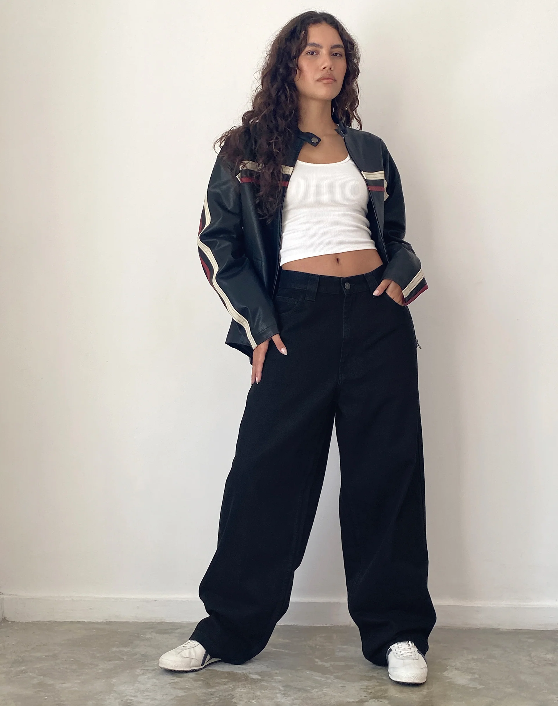 Skater Low Rise Jean in Rinse Black - Image 3