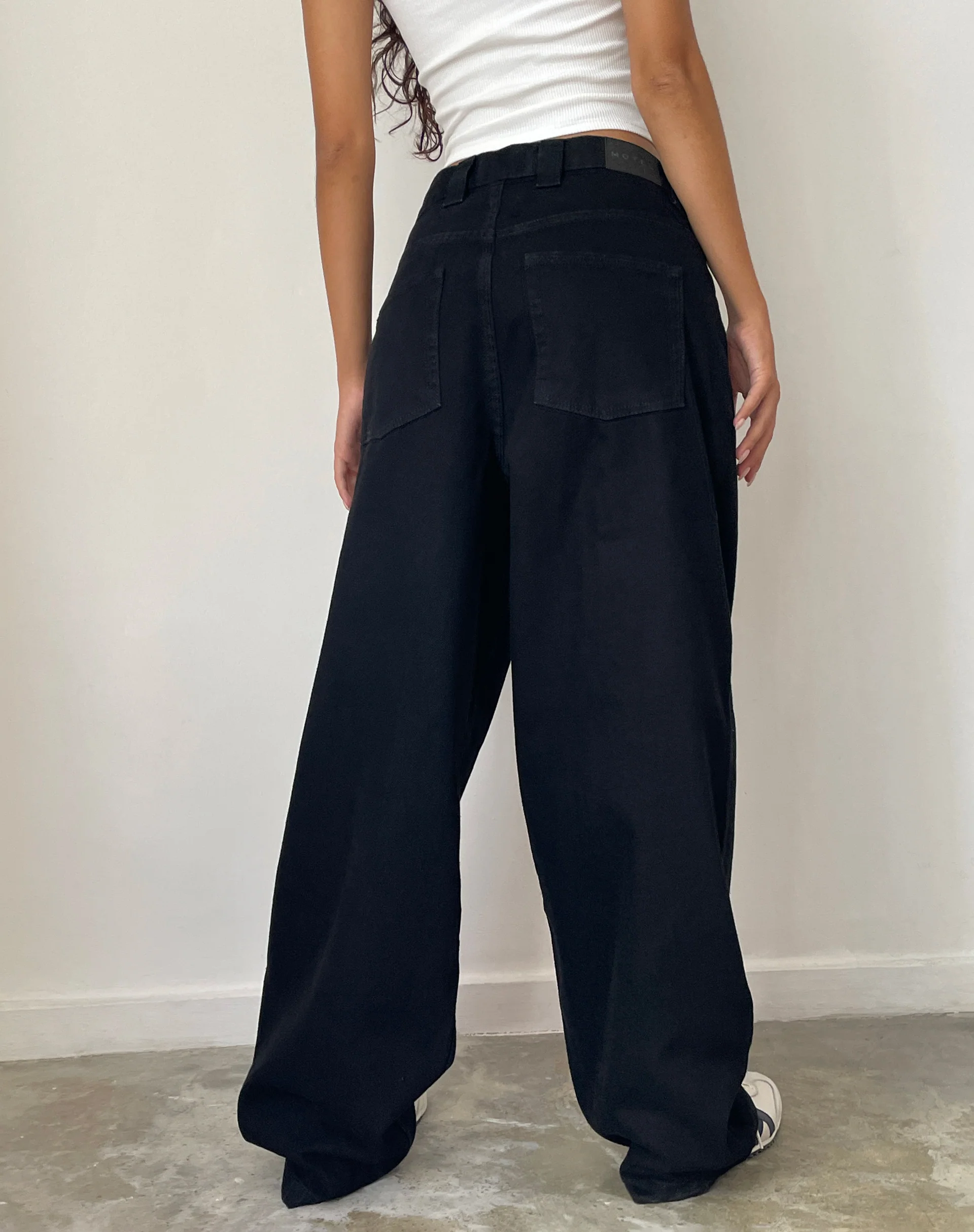 Skater Low Rise Jean in Rinse Black - Image 4