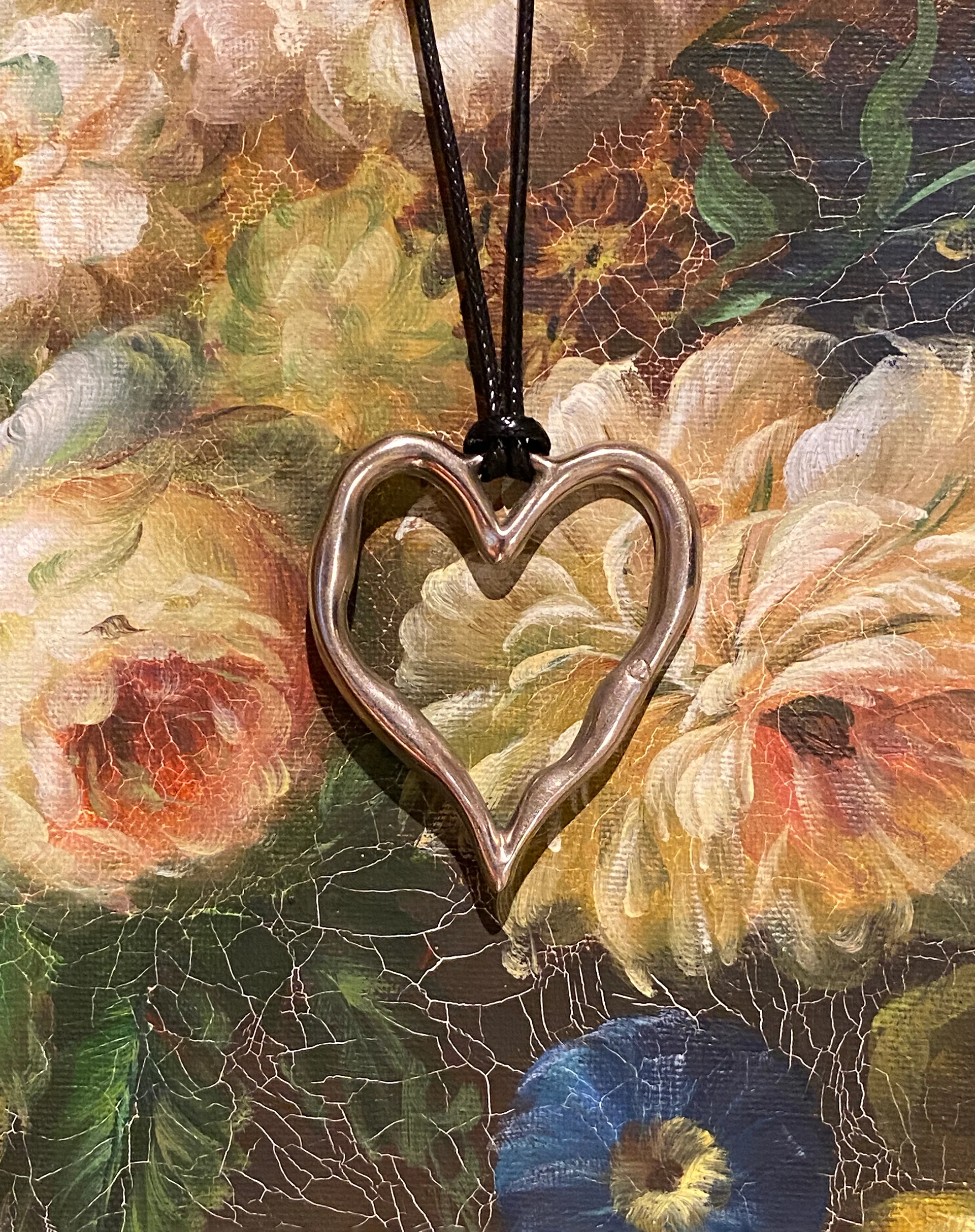 Suarti Rope Necklace with Silver Heart Pendant - Image 3