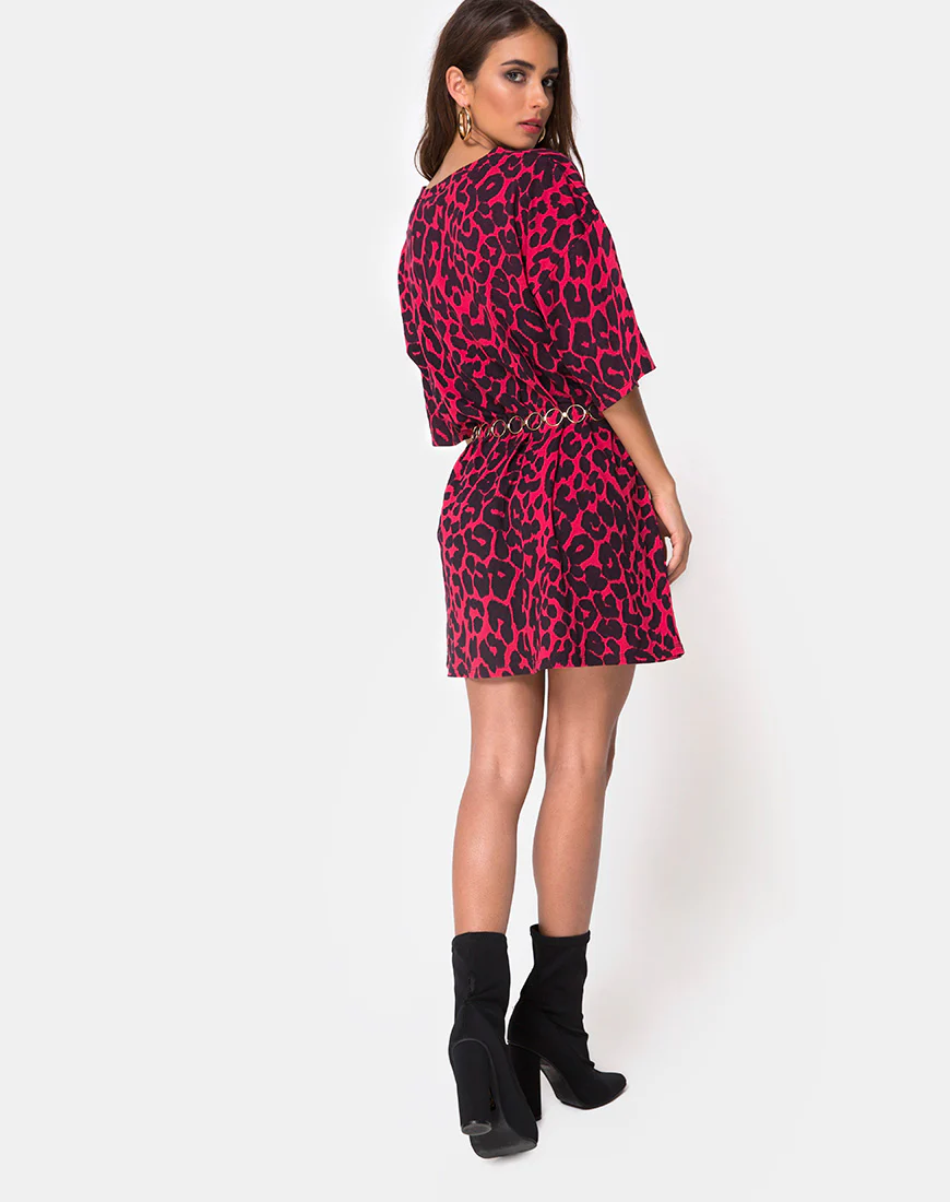 Sunny Kiss Tee in Oversize Jaguar Red - Image 4