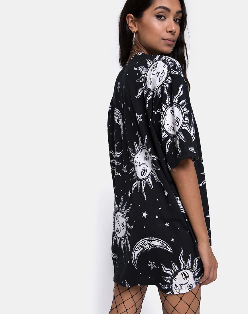 Sunny Kiss Tee in Oversize Sun Moon and Stars - Image 2